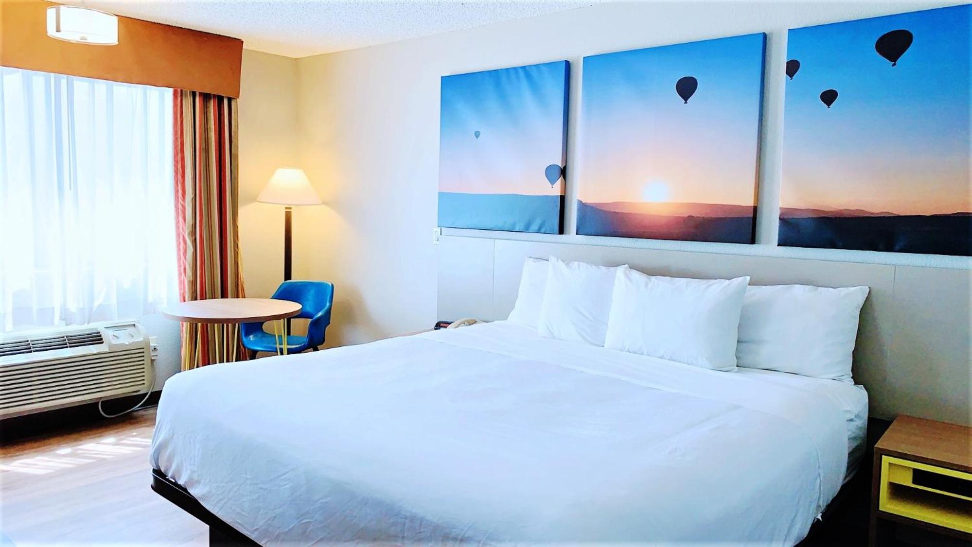 One-Bedroom King Suite - Non-Smoking - Photo 4