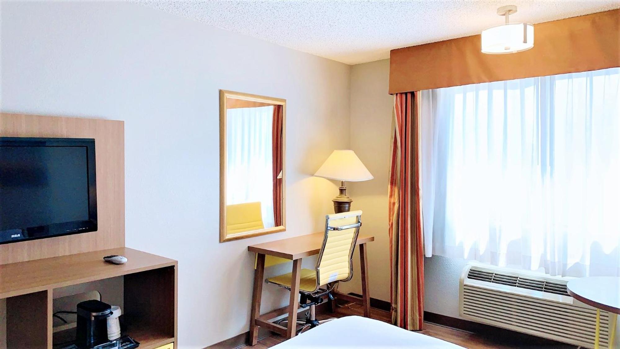 One-Bedroom King Suite - Non-Smoking - Photo 1