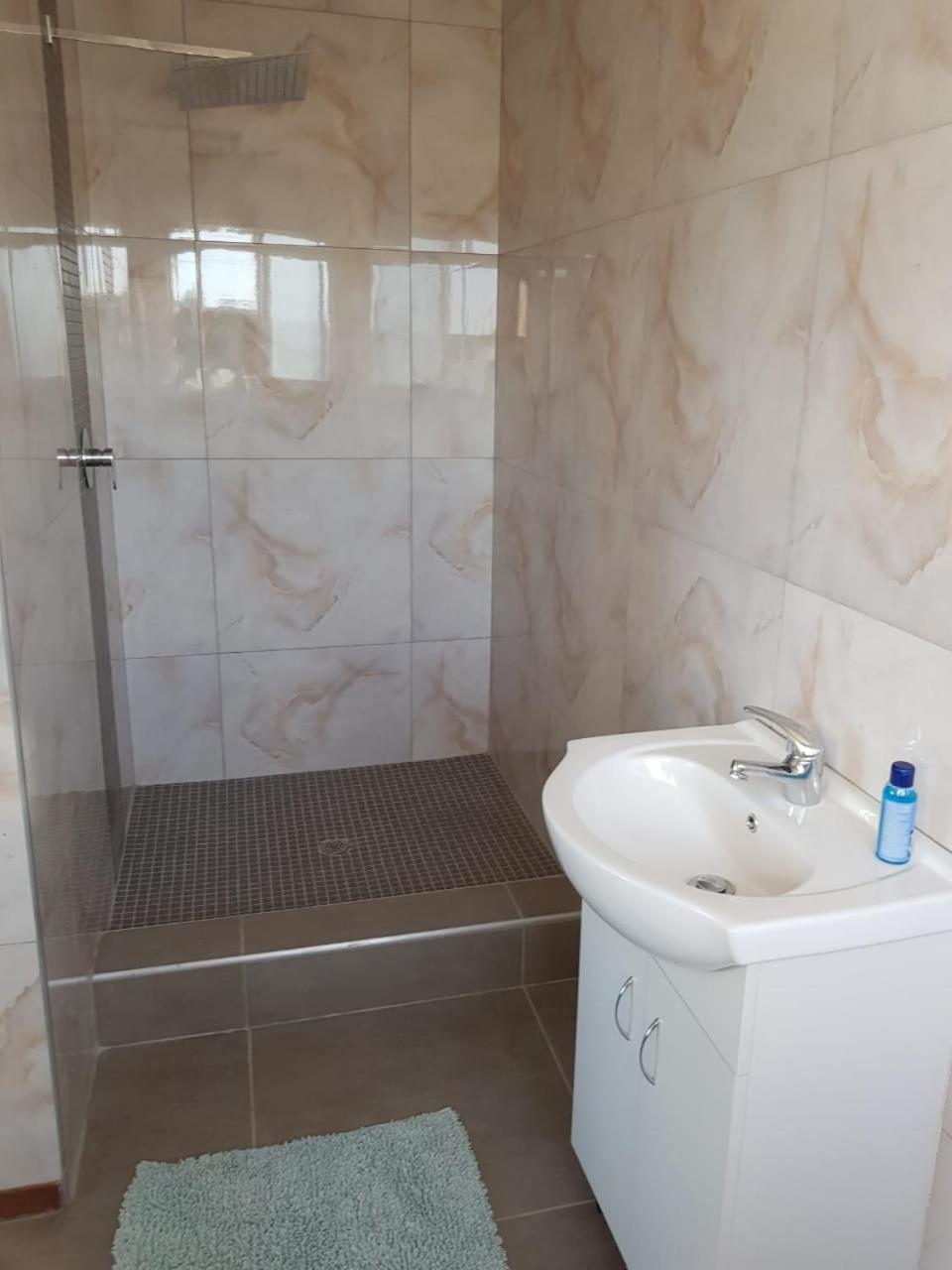 Four-Bedroom House - Photo 12