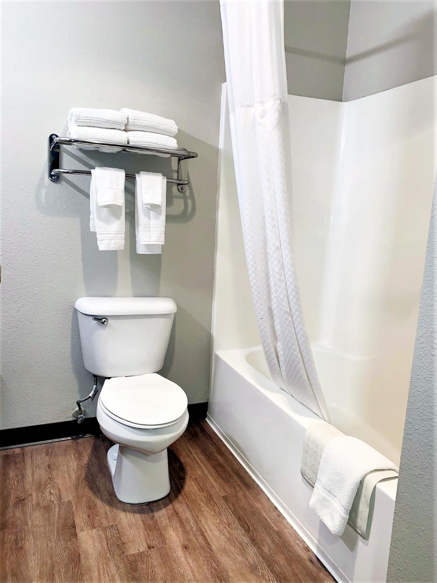 One-Bedroom King Suite - Non-Smoking - Photo 5