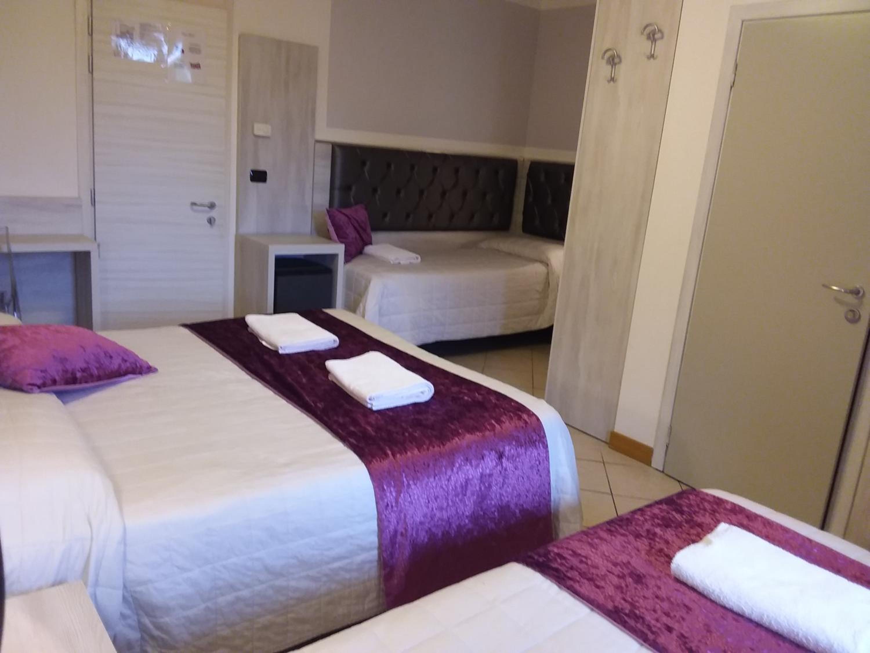 Quadruple Room with Balcony and Sea View photo 3