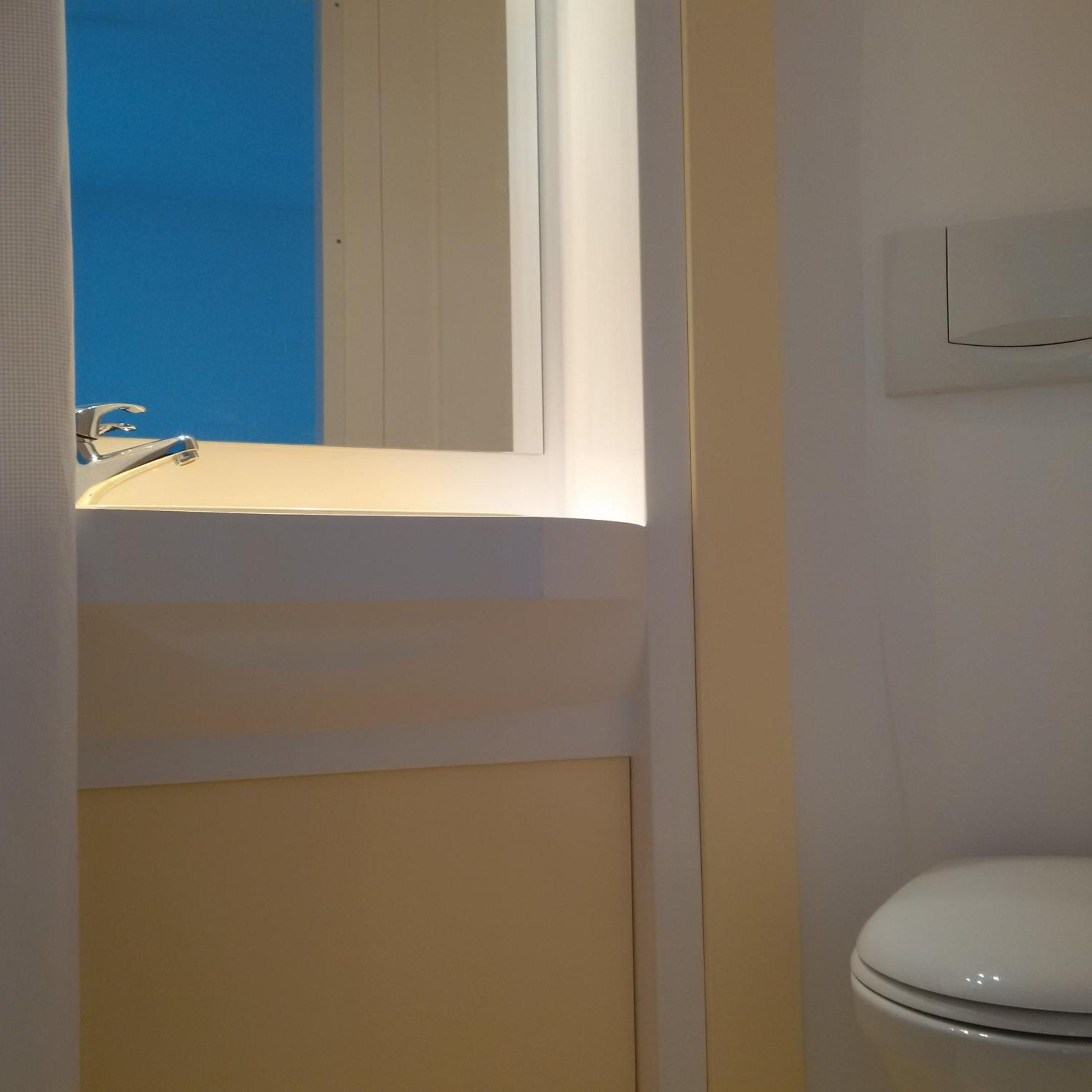 Twin Room with Private Bathroom - Photo 5