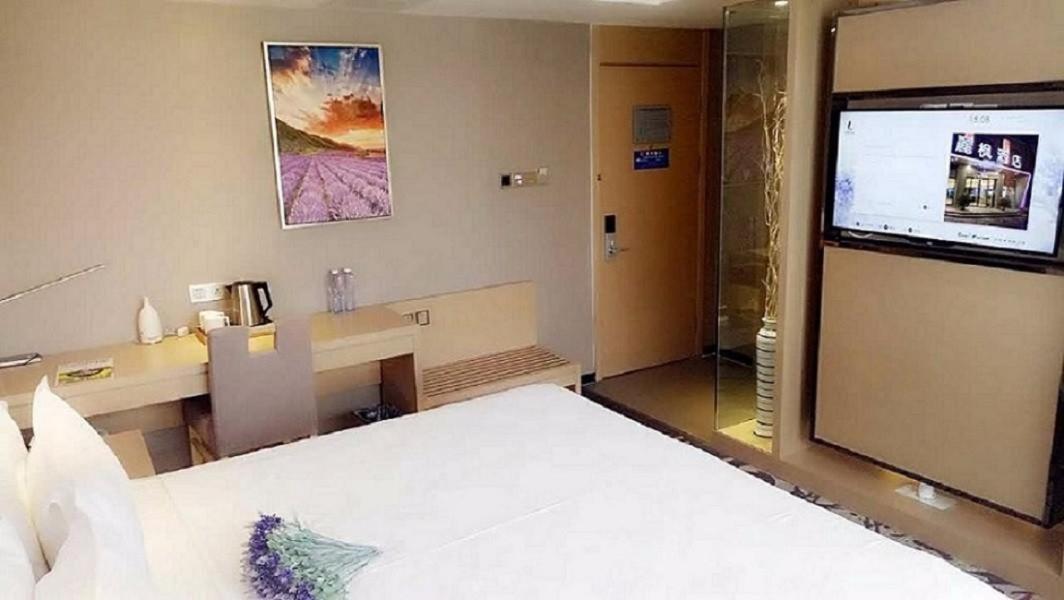 Deluxe King size bed Room photo 1