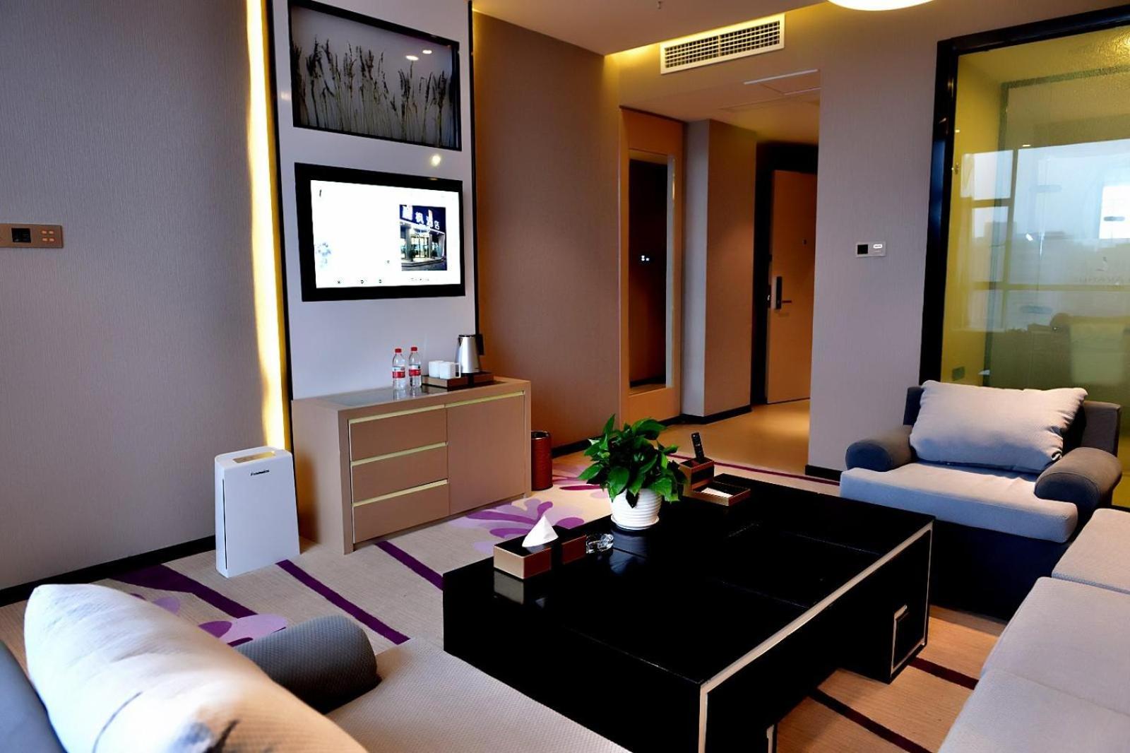 Deluxe Suite - Photo 1