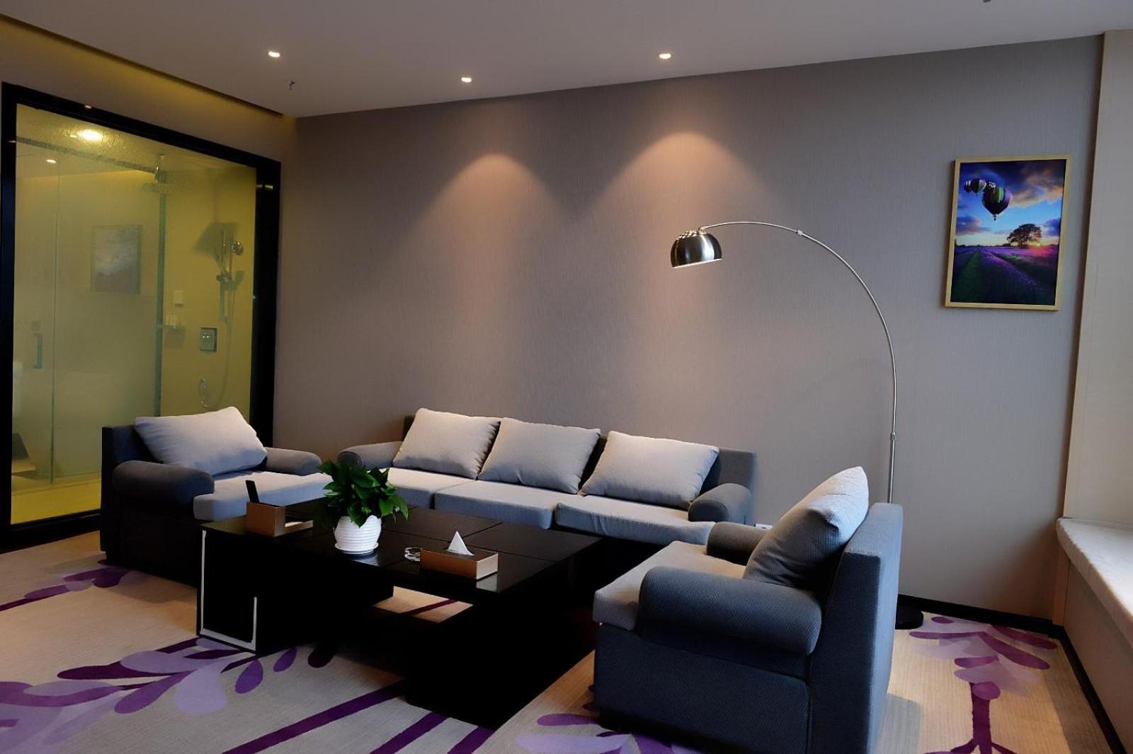 Deluxe Suite - Photo 2