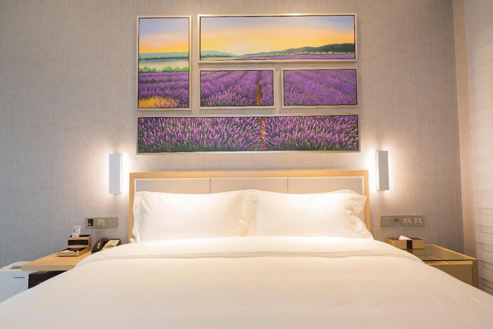 Deluxe King size bed Room photo 1
