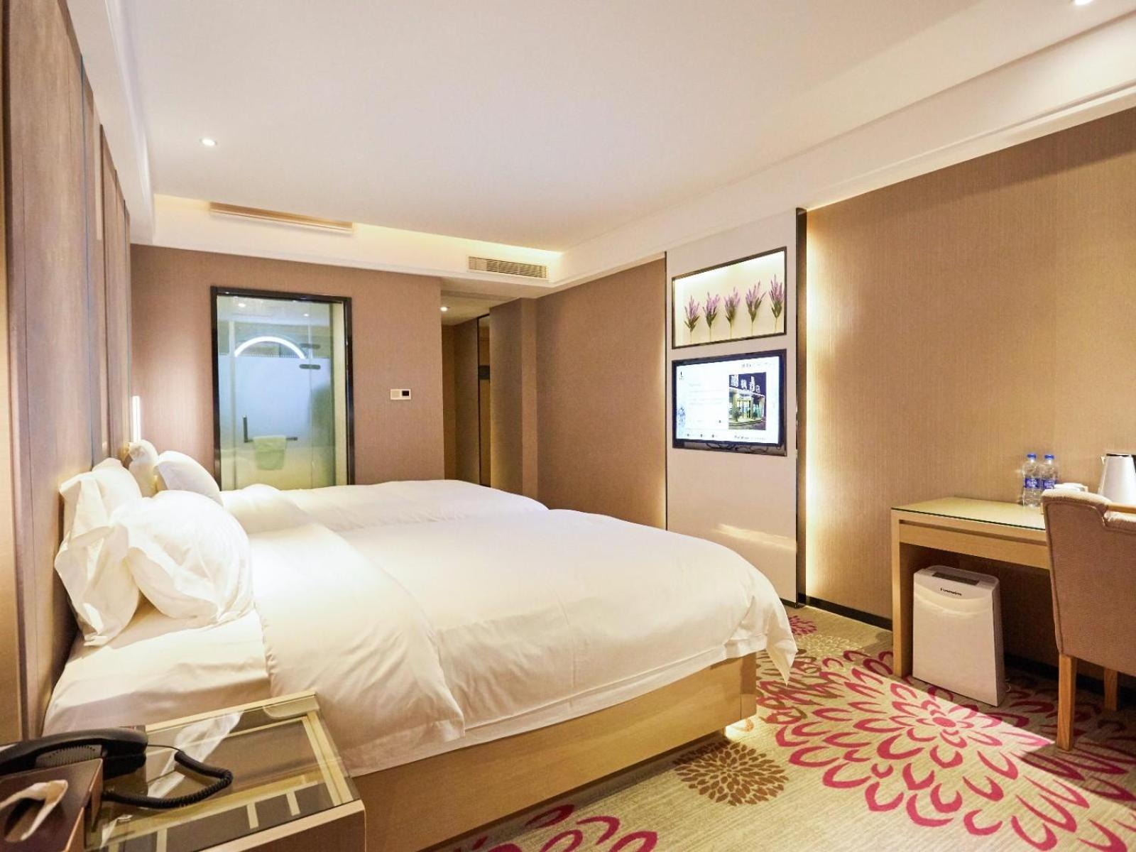 Deluxe King size bed Room photo 1