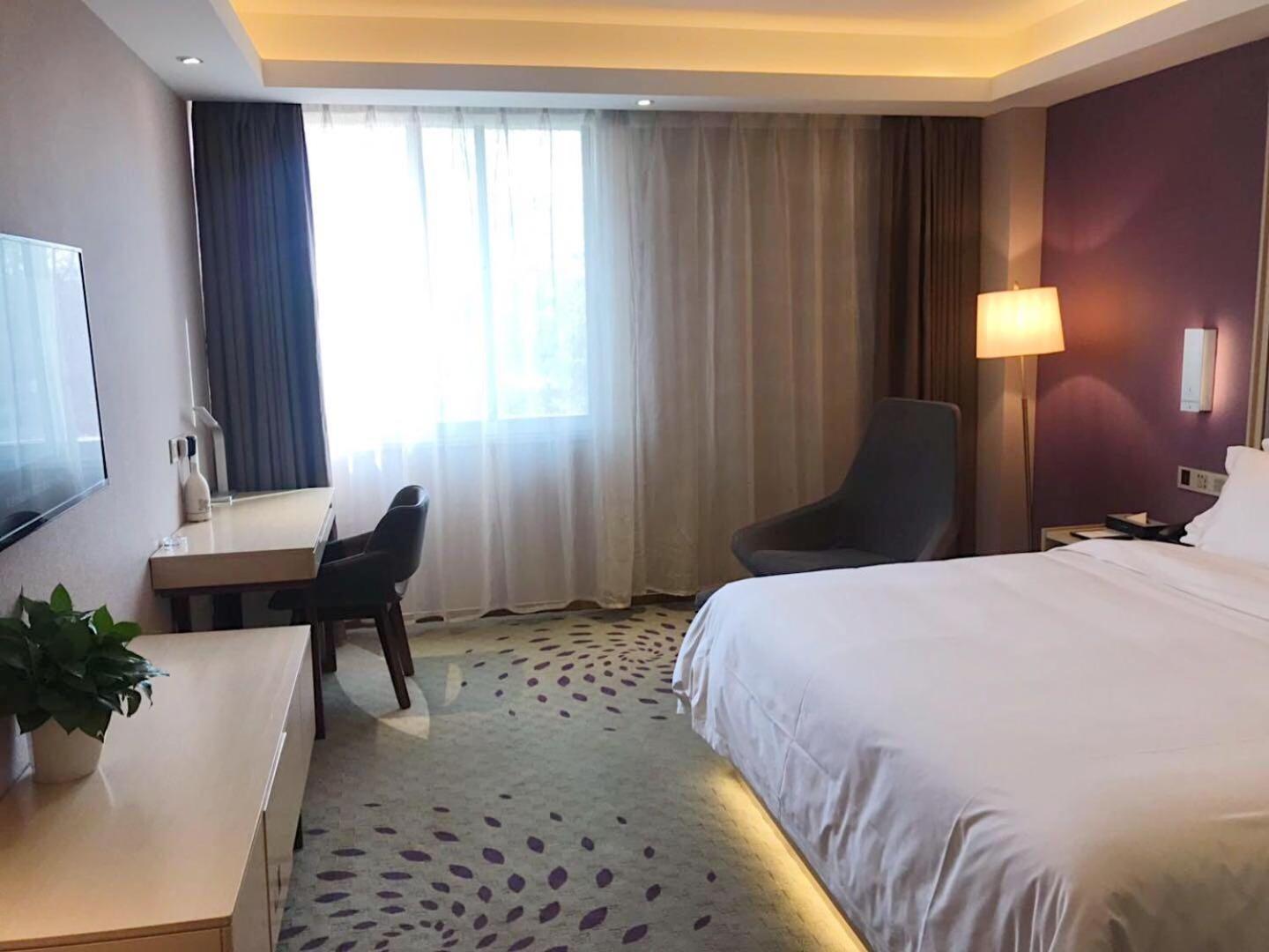 Deluxe King size bed Room photo 2