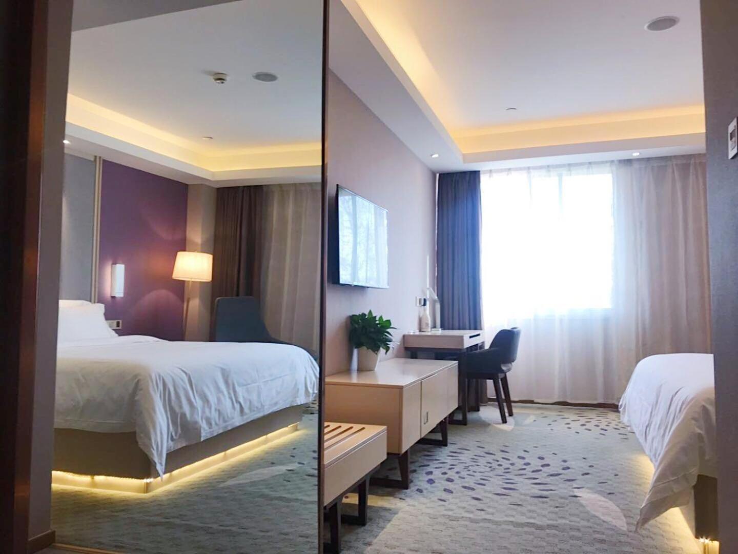 Deluxe King size bed Room photo 3