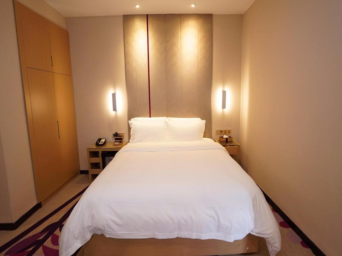 Deluxe King size bed Room photo 3