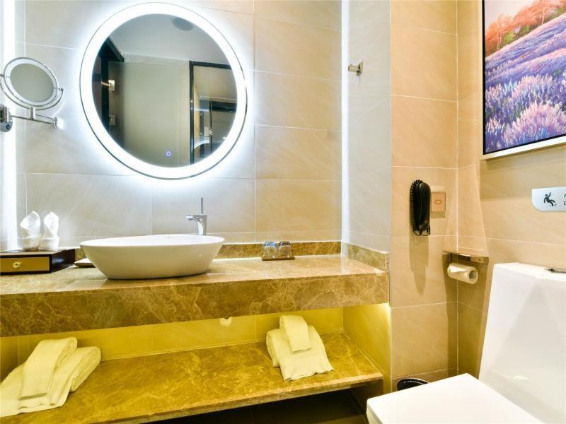 Deluxe King size bed Room photo 2