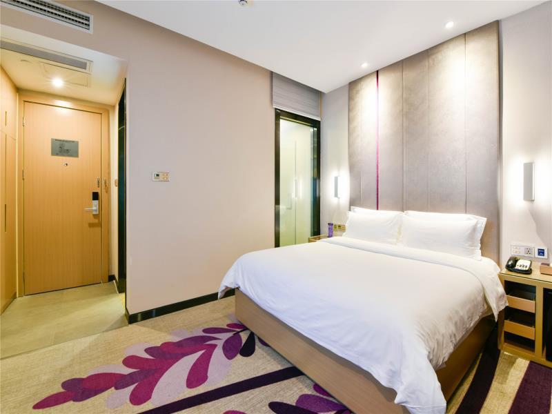 Deluxe King size bed Room photo 1