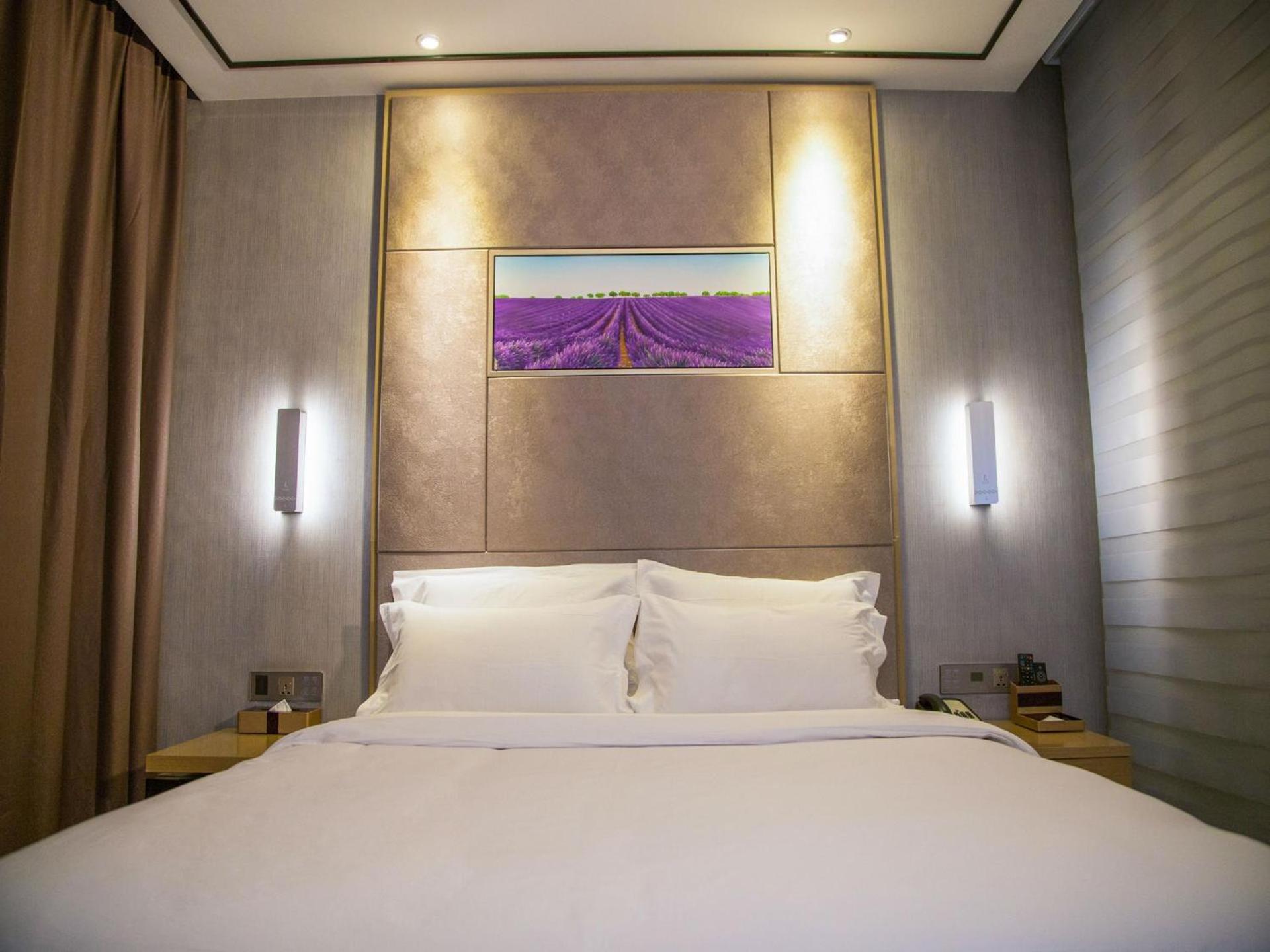 Deluxe King size bed Room photo 1