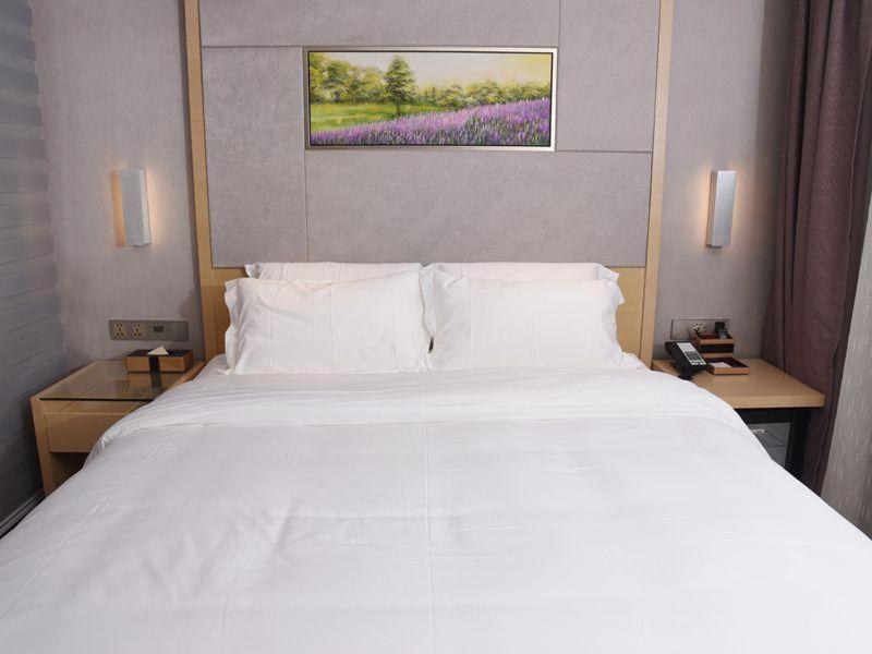 Deluxe King size bed Room photo 3