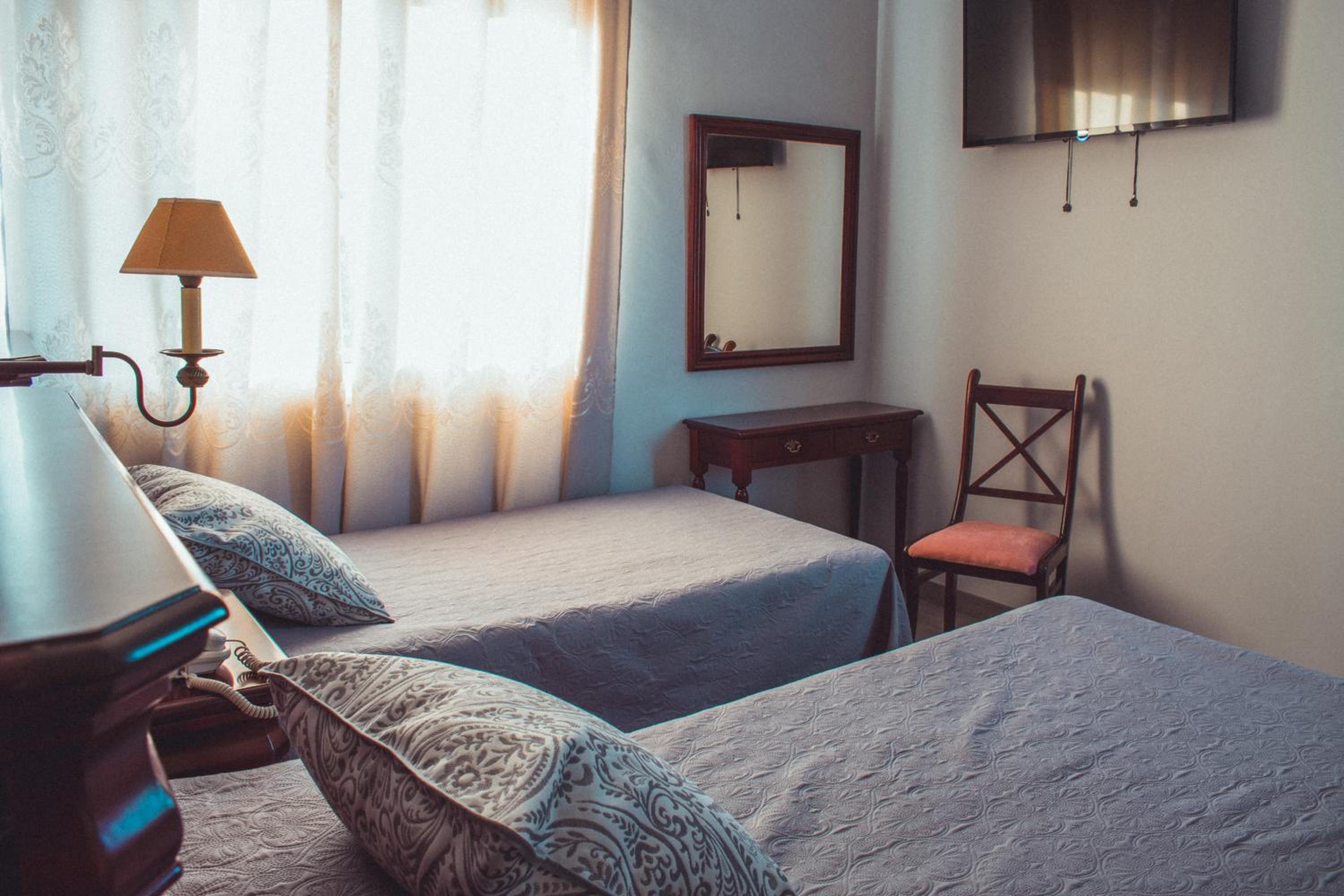 Twin Room - Photo 5