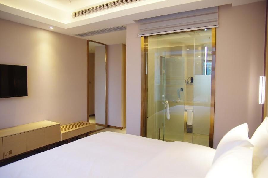 Deluxe King size bed Room photo 2