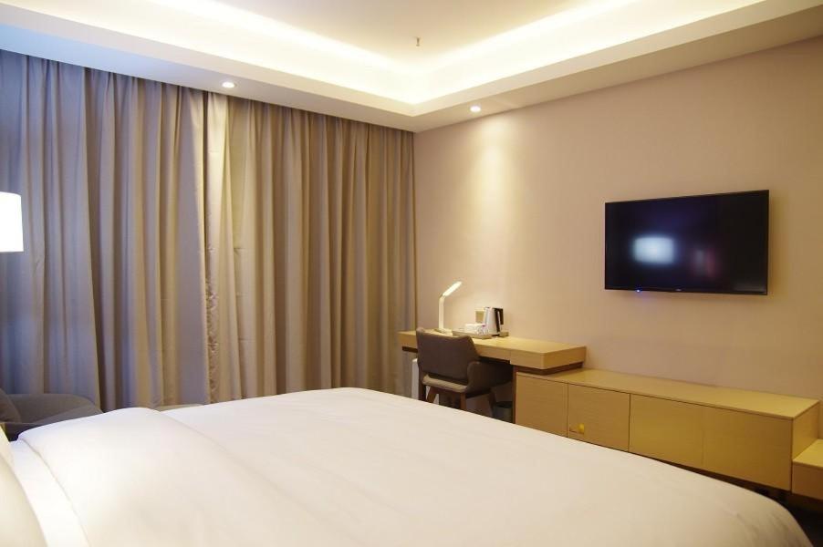 Deluxe King size bed Room photo 3