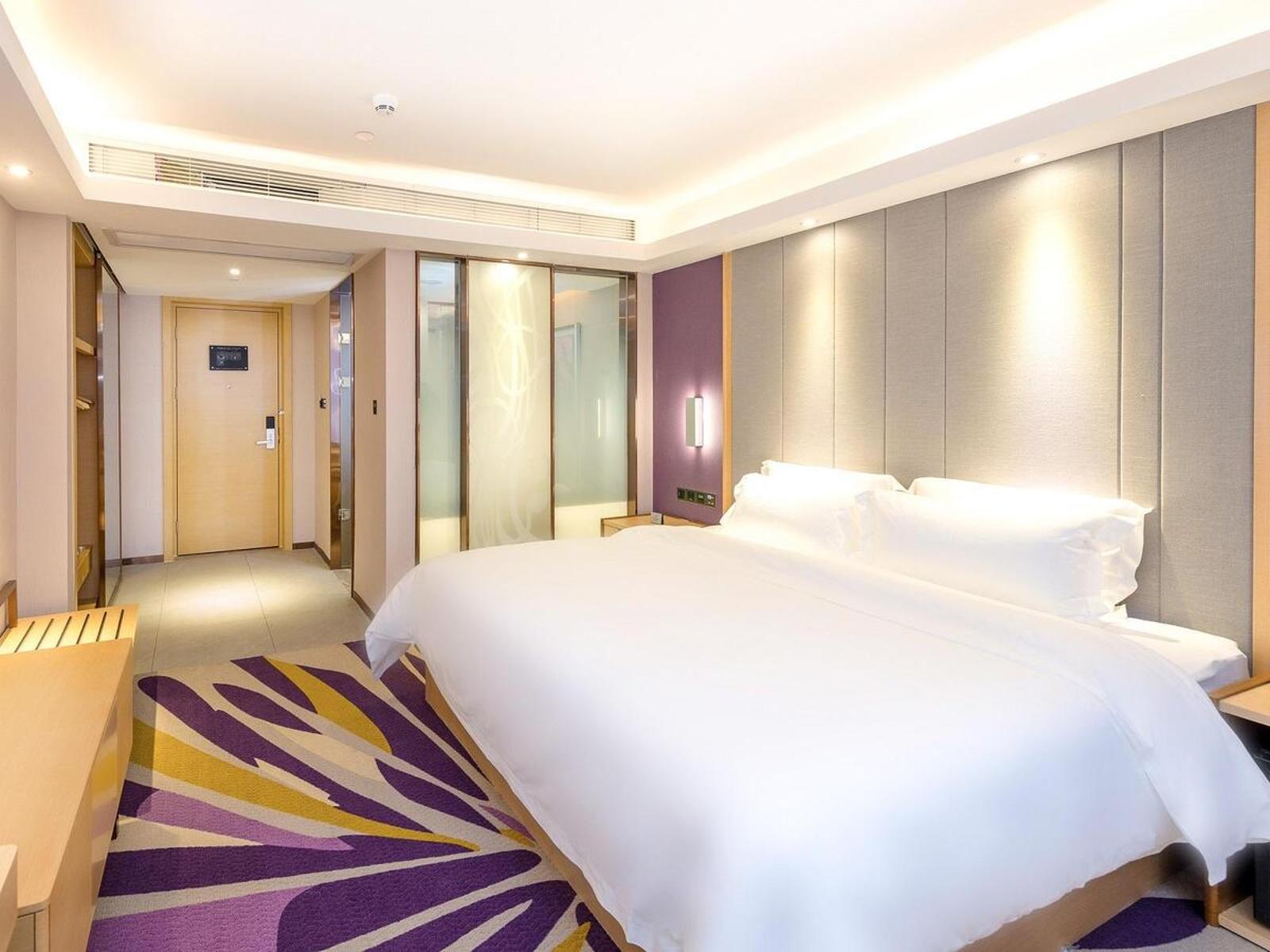 Deluxe King Size Bed Room