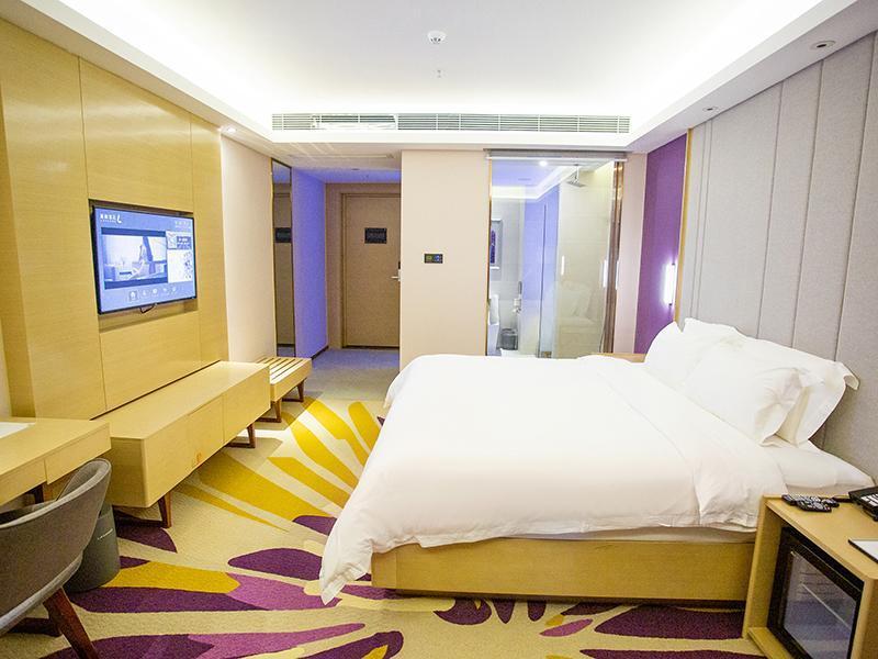 Deluxe King size bed Room photo 3