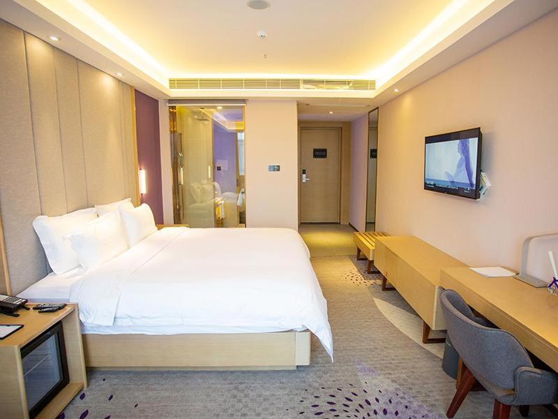 Standard queen size bed room - Photo 4