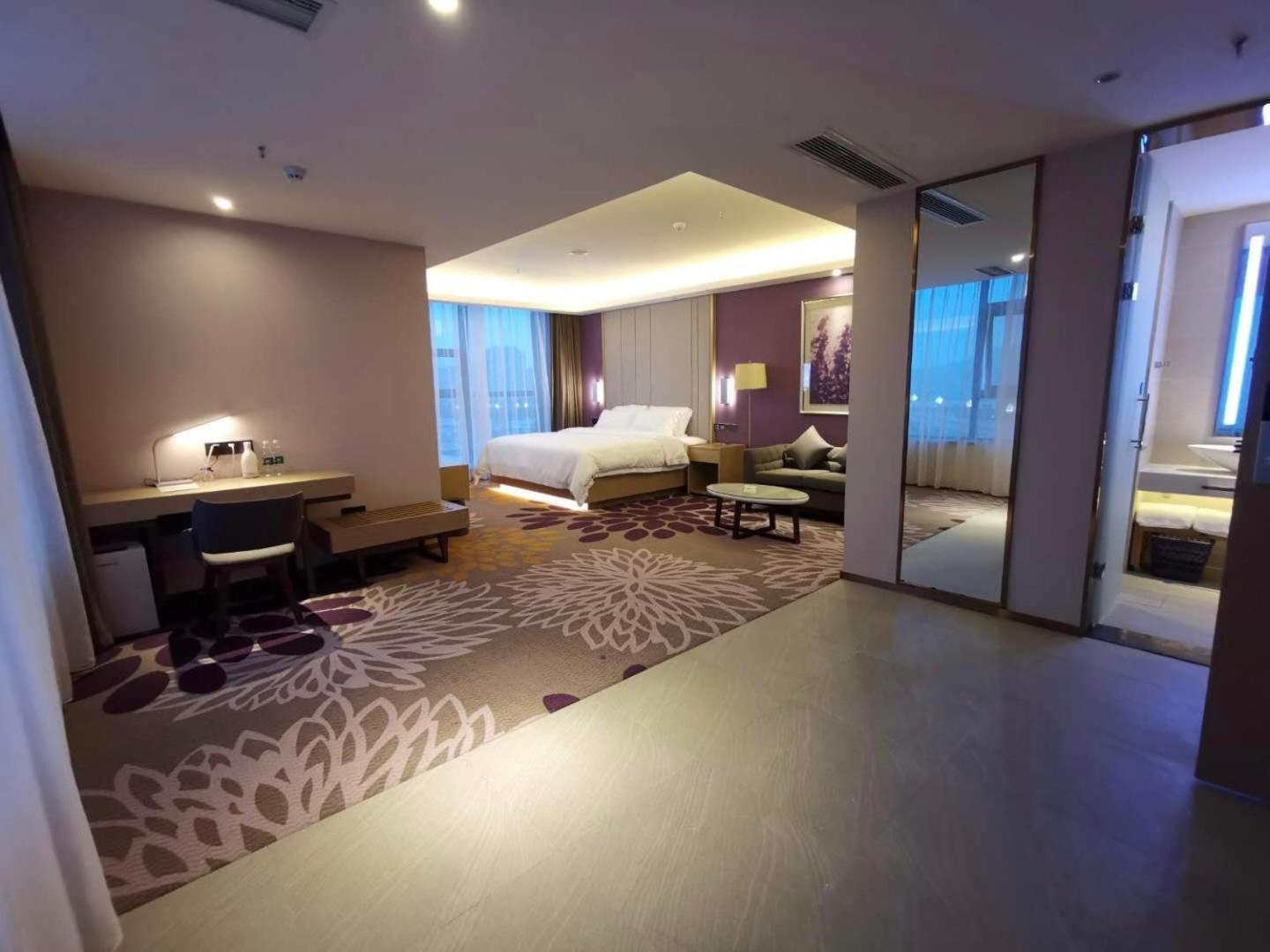 Deluxe Suite - Photo 1