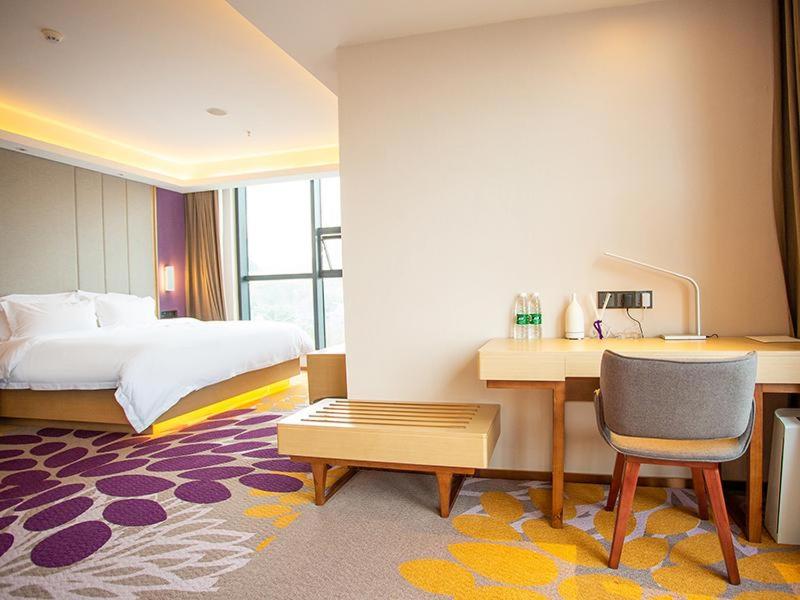 Deluxe Suite - Photo 5