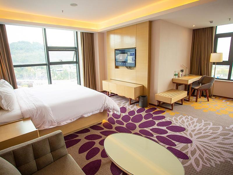 Deluxe Suite - Photo 3