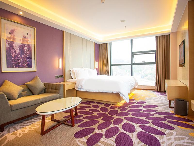 Deluxe Suite - Photo 2