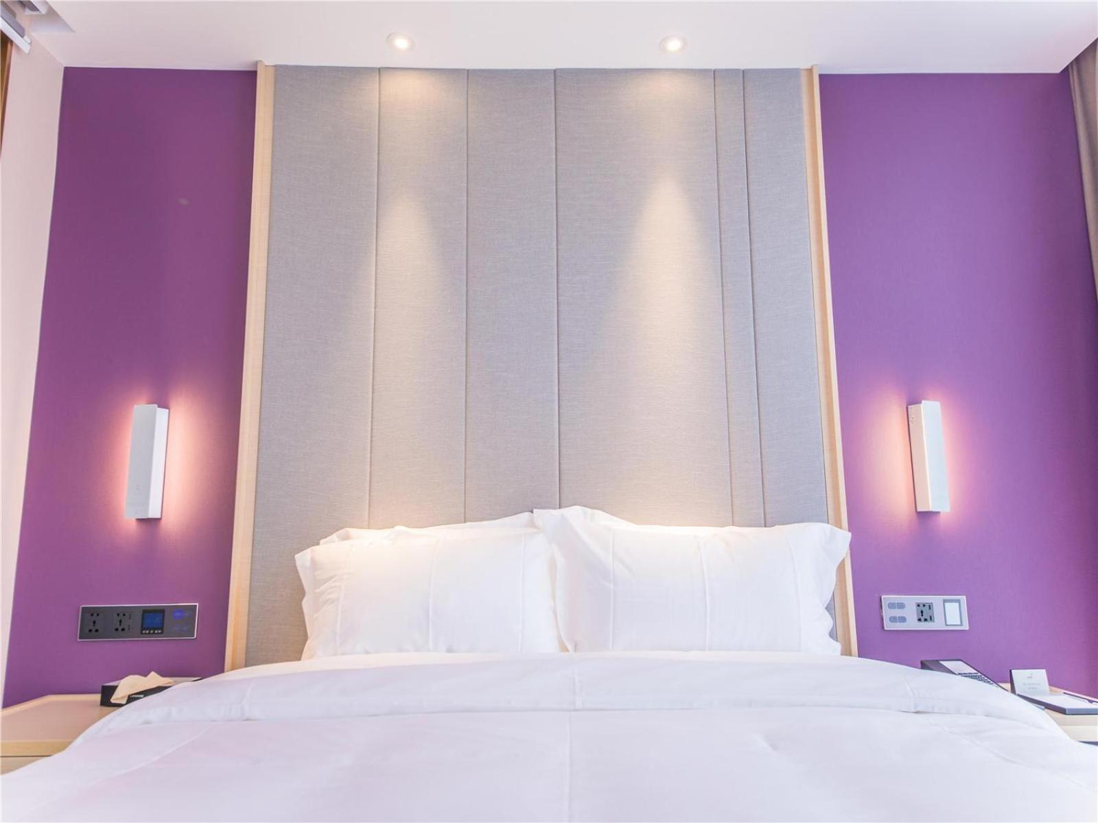 Deluxe King size bed Room photo 1