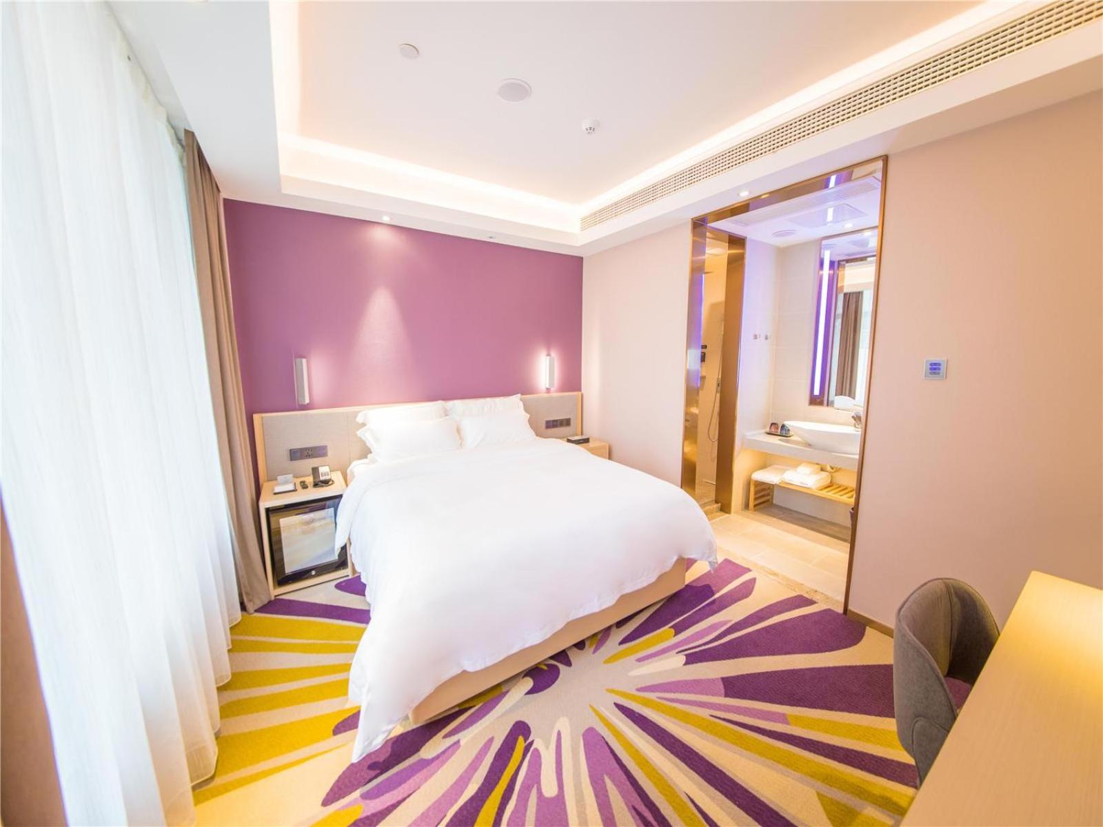 Deluxe King size bed Room photo 2