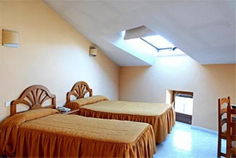 Double or Twin Room photo 3