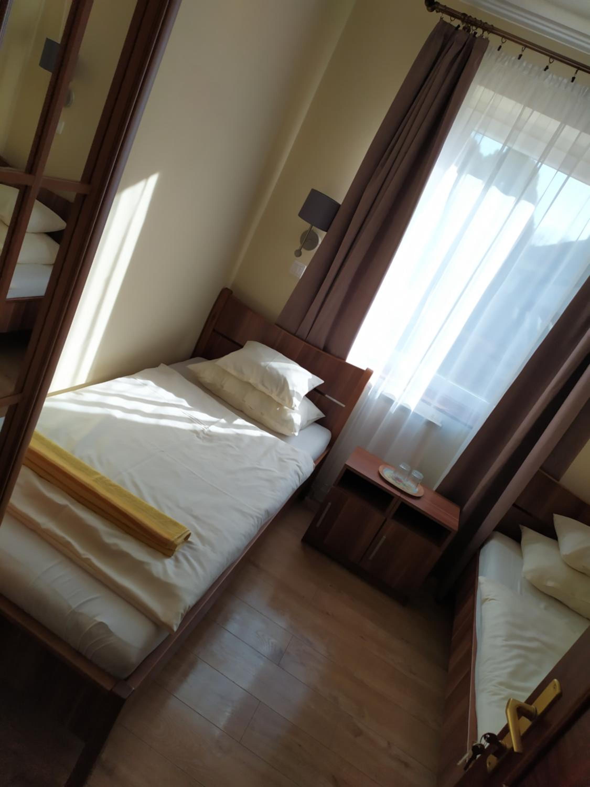 Standard Twin Room - Photo 2
