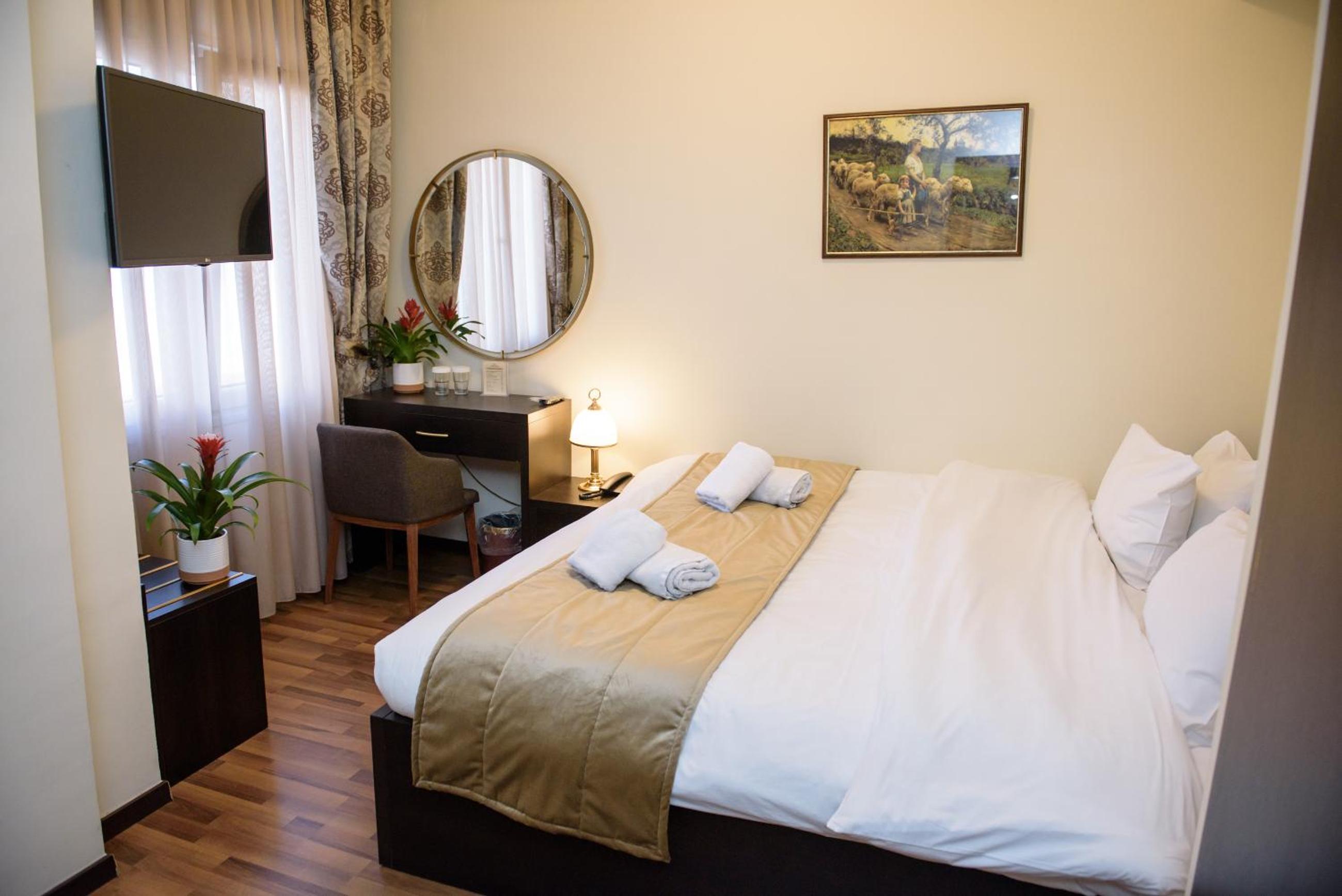 Large Single Room