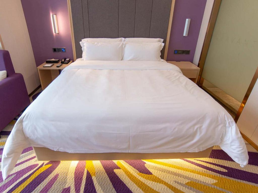 Deluxe King size bed Room photo 2