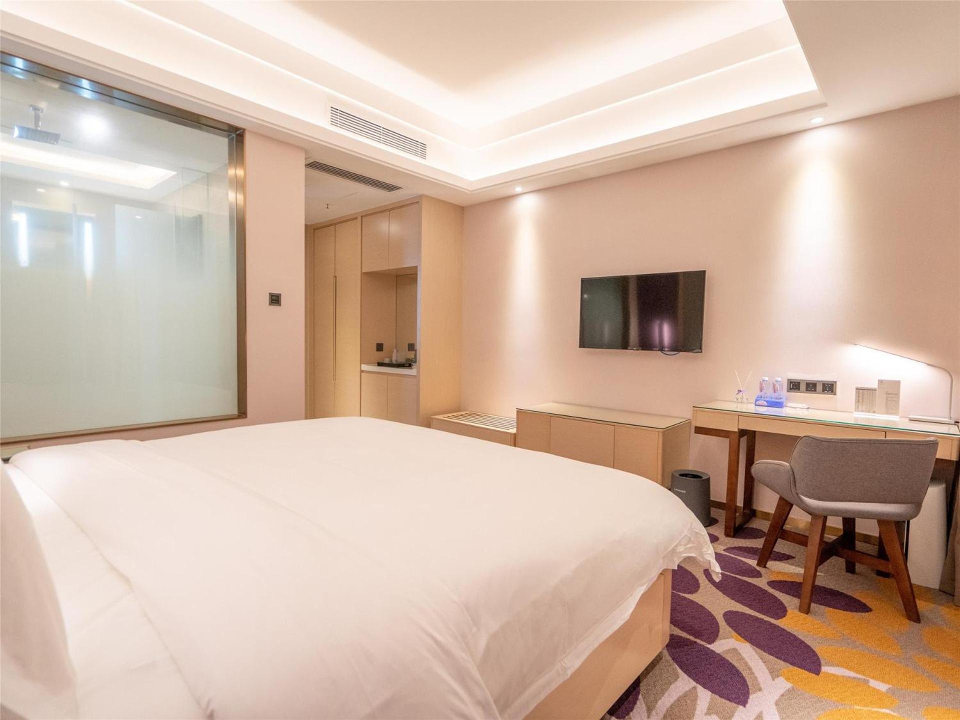 Deluxe King size bed Room photo 1