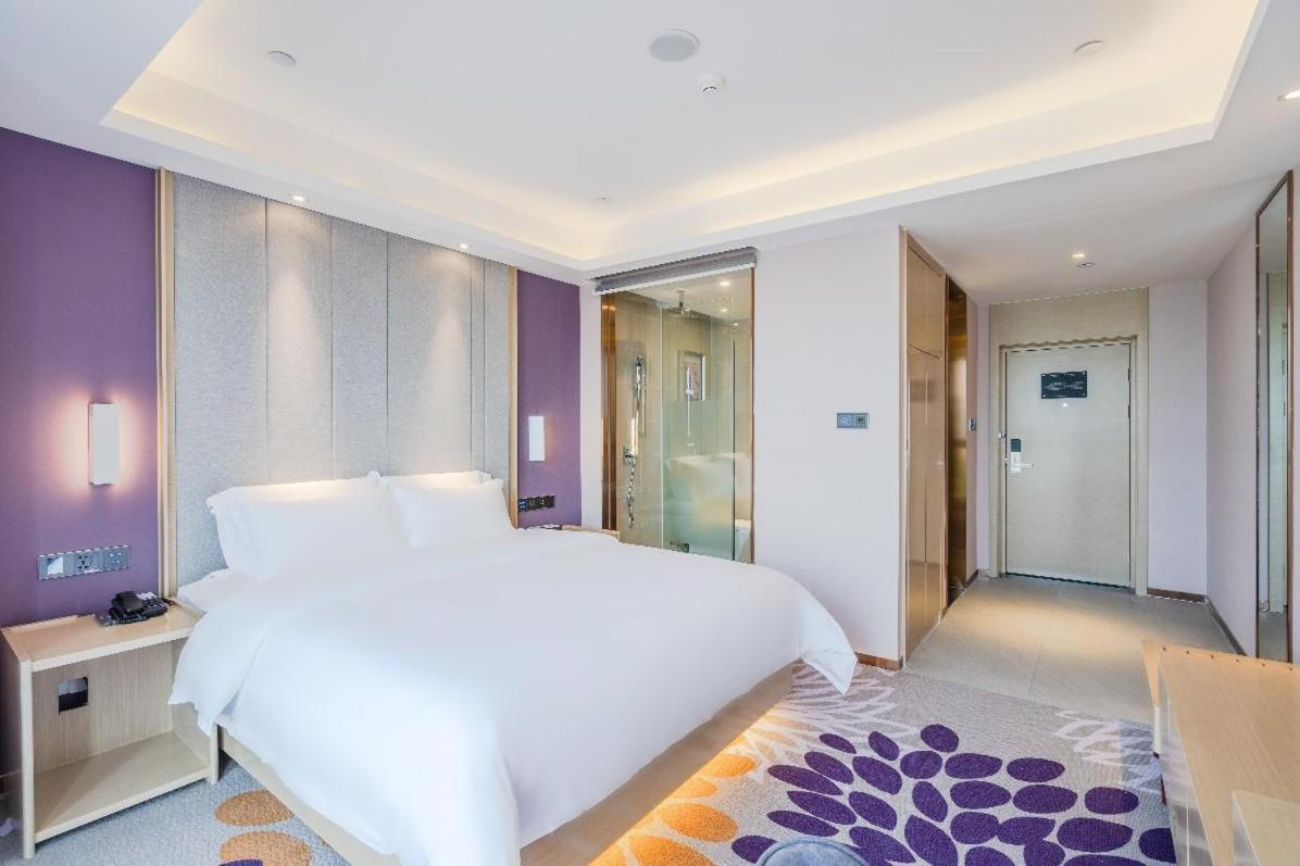 Business Queen Room