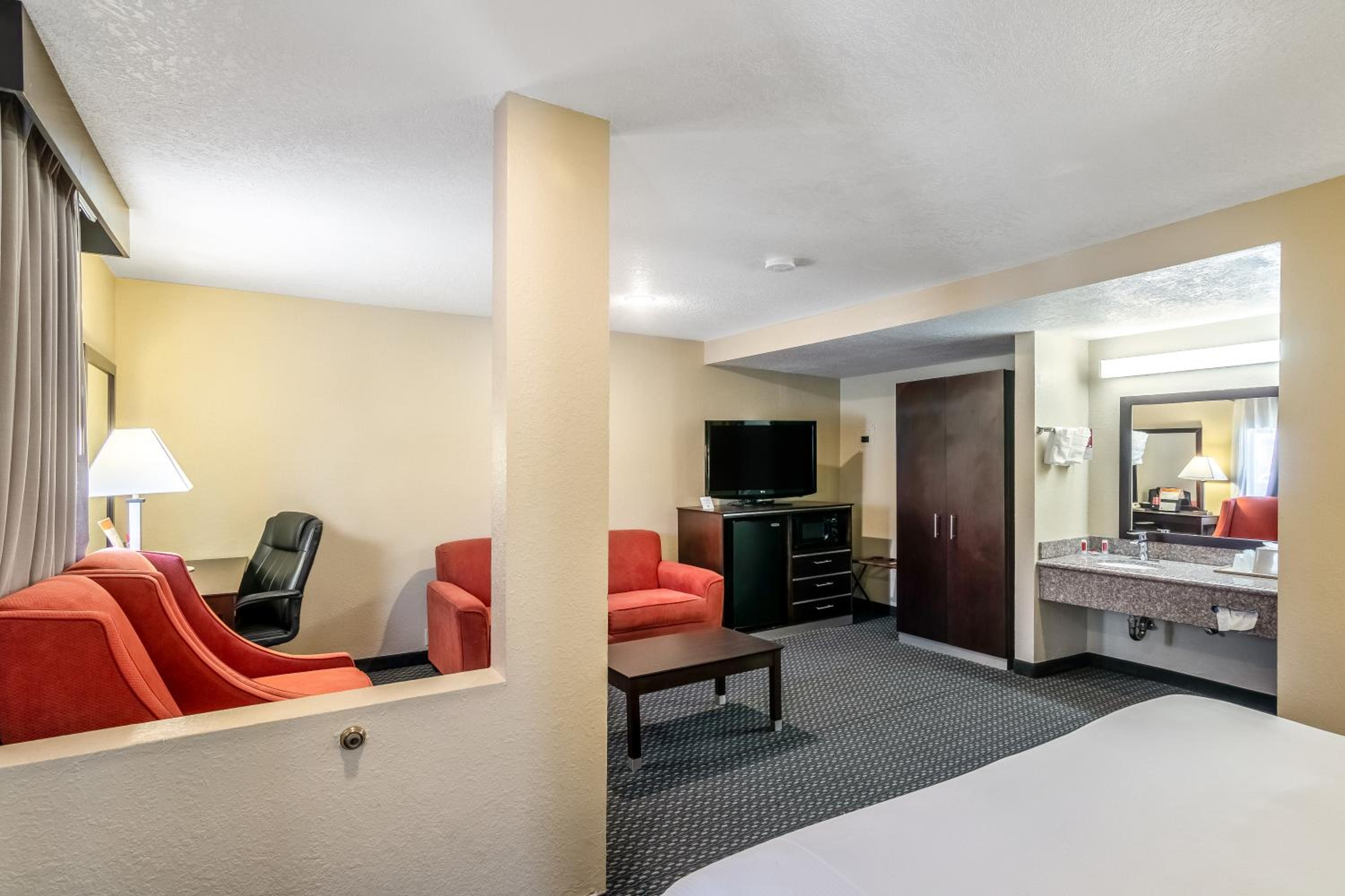 King Suite - Photo 5