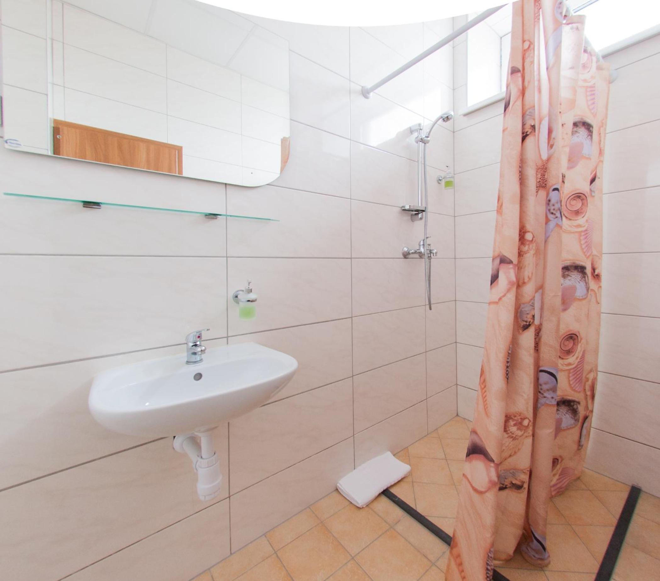 Twin Room with Bathroom - Photo 5