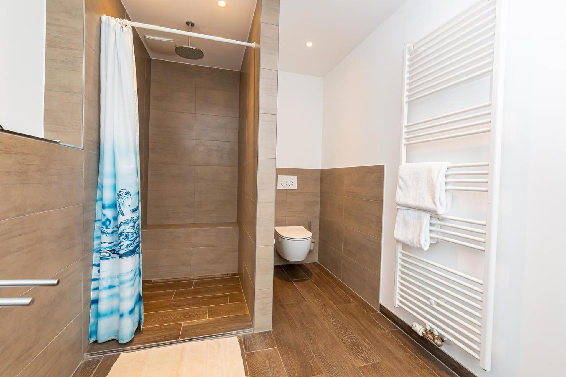 One-Bedroom Apartment with Balcony photo 2