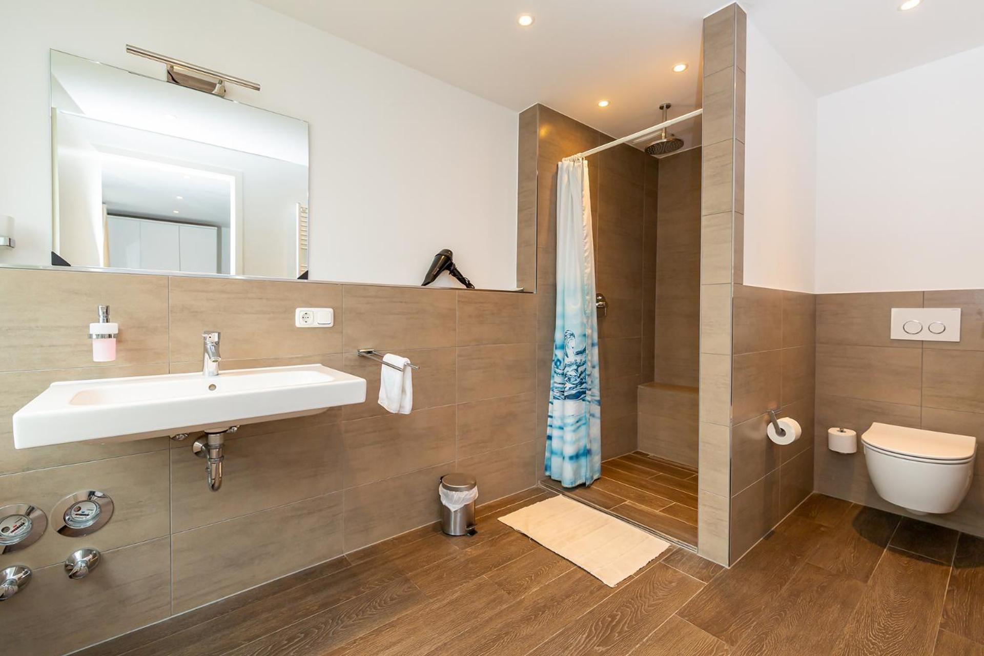 One-Bedroom Apartment with Balcony photo 3