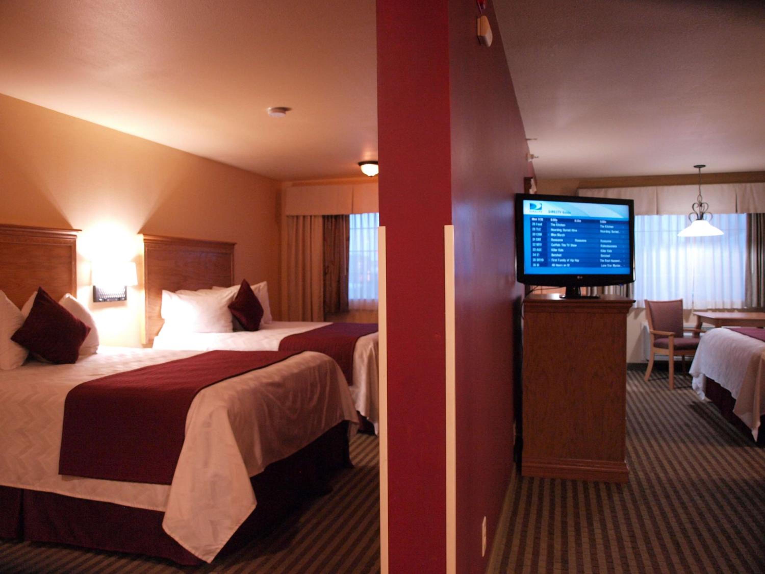 Suite with Four Queen Beds - Non-Smoking - Photo 3