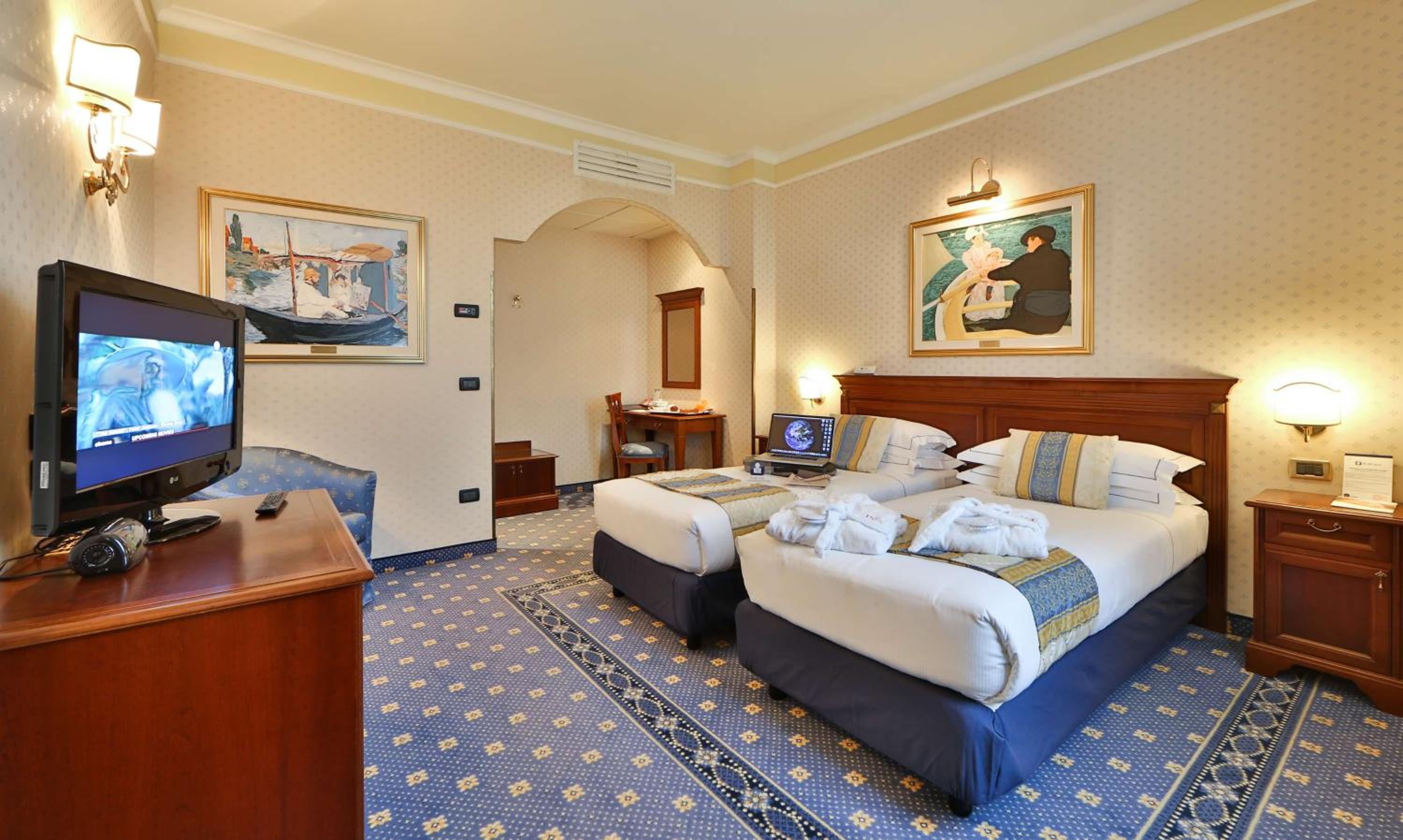 Standard Twin Room - Photo 4