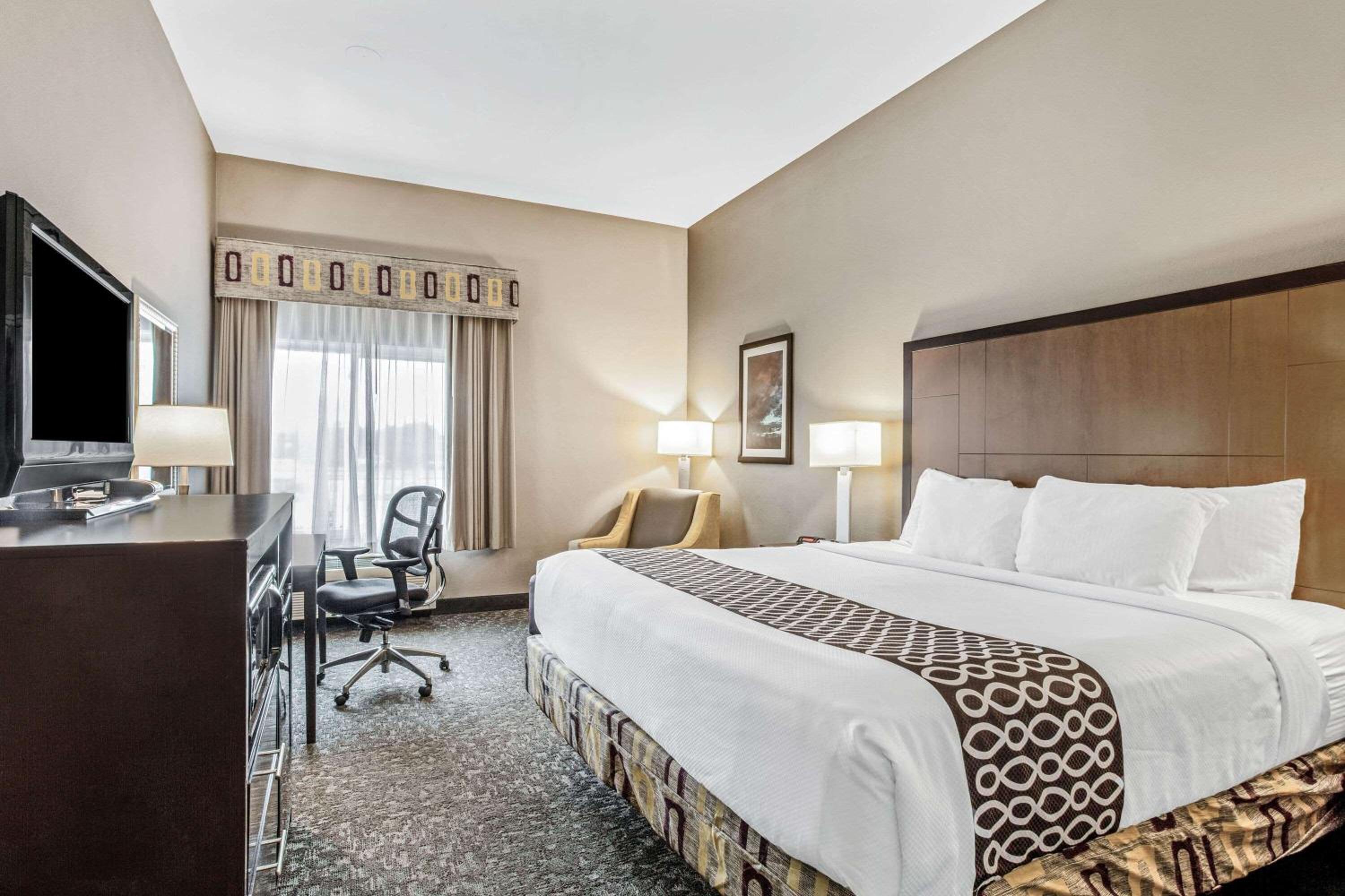 King Room - Non-Smoking - Photo 1