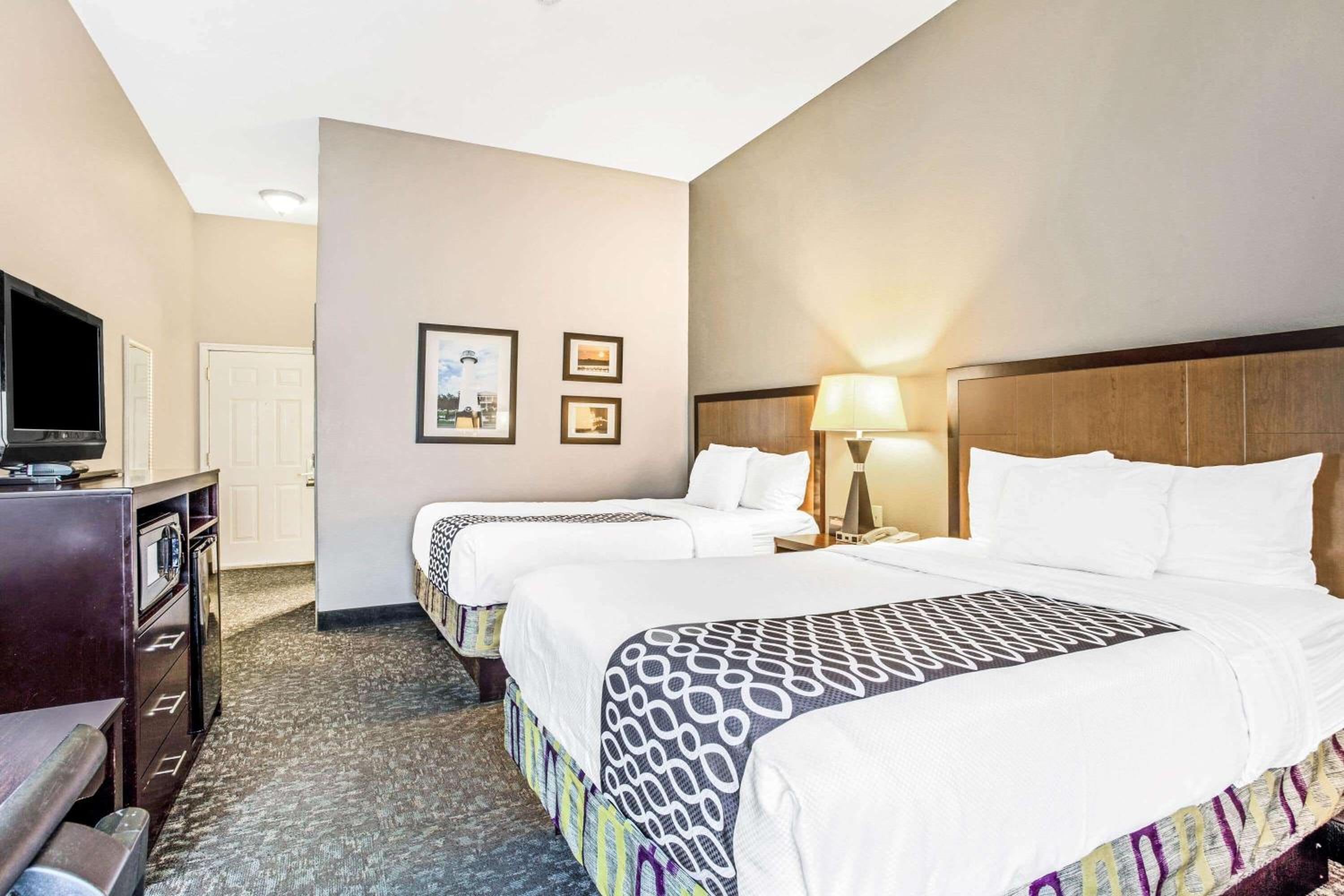 Double Room with Two Double Beds - Non-Smoking - Photo 4