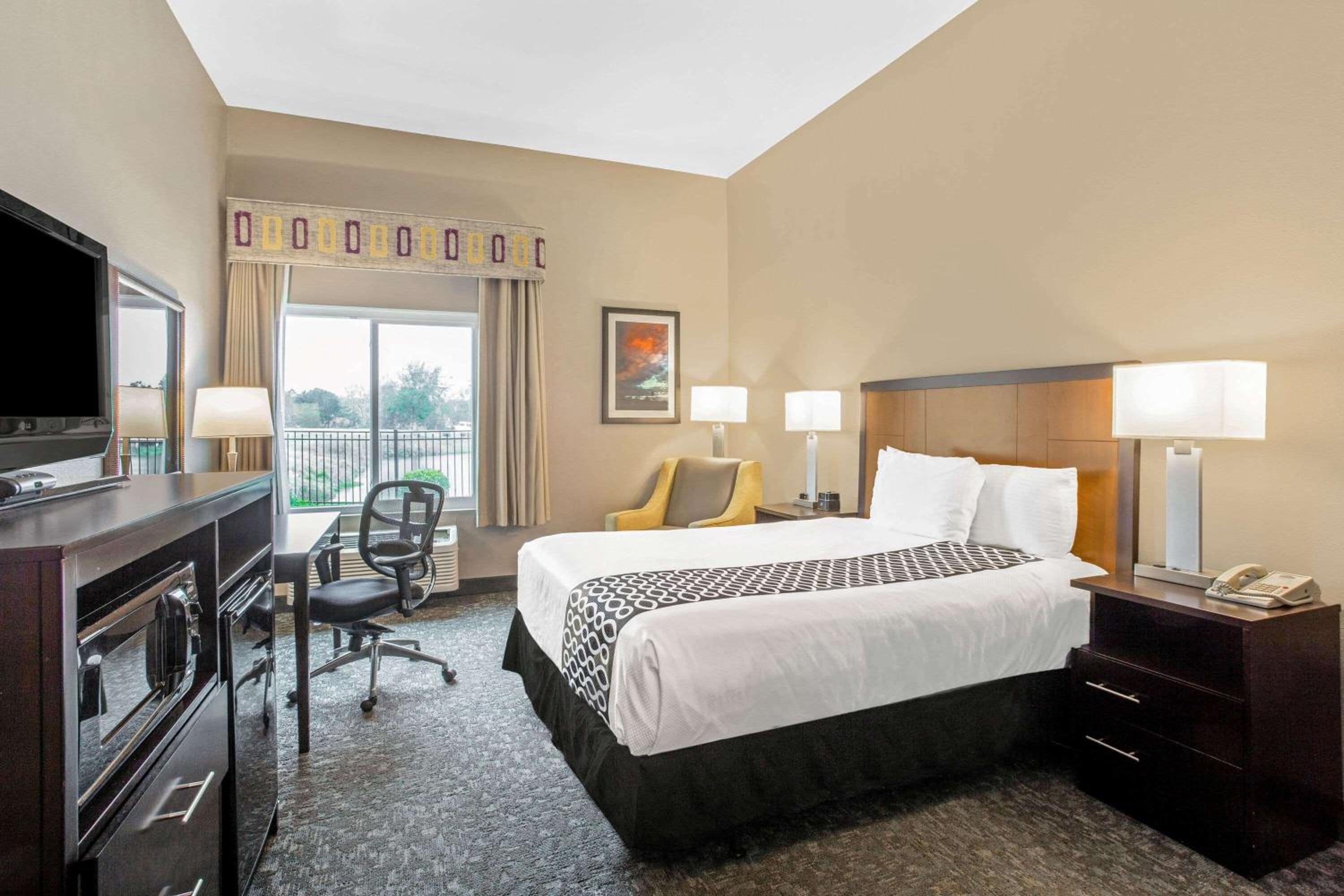 Double Room with Two Double Beds - Non-Smoking - Photo 2
