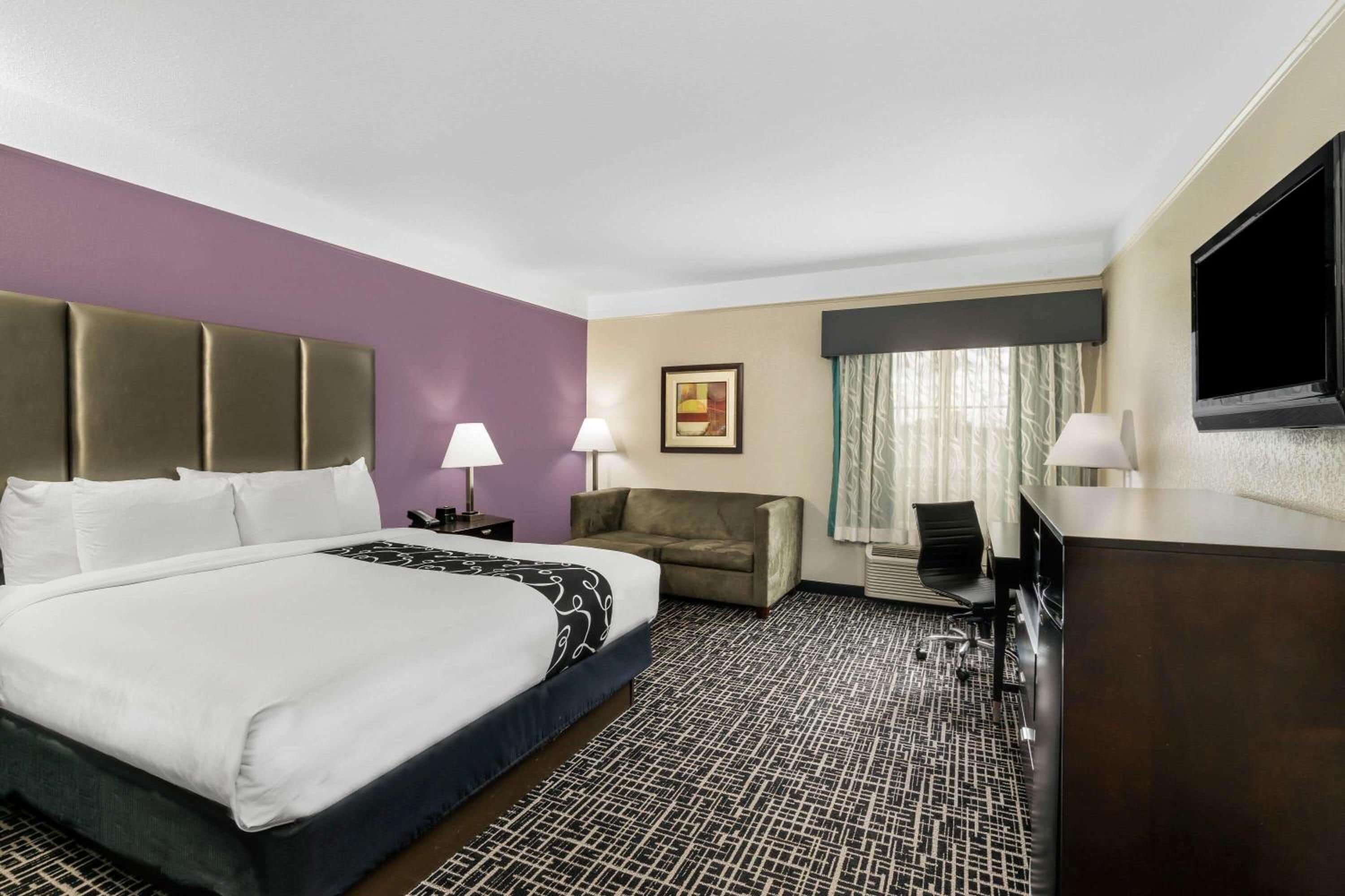 King Room - Non-Smoking - Photo 1