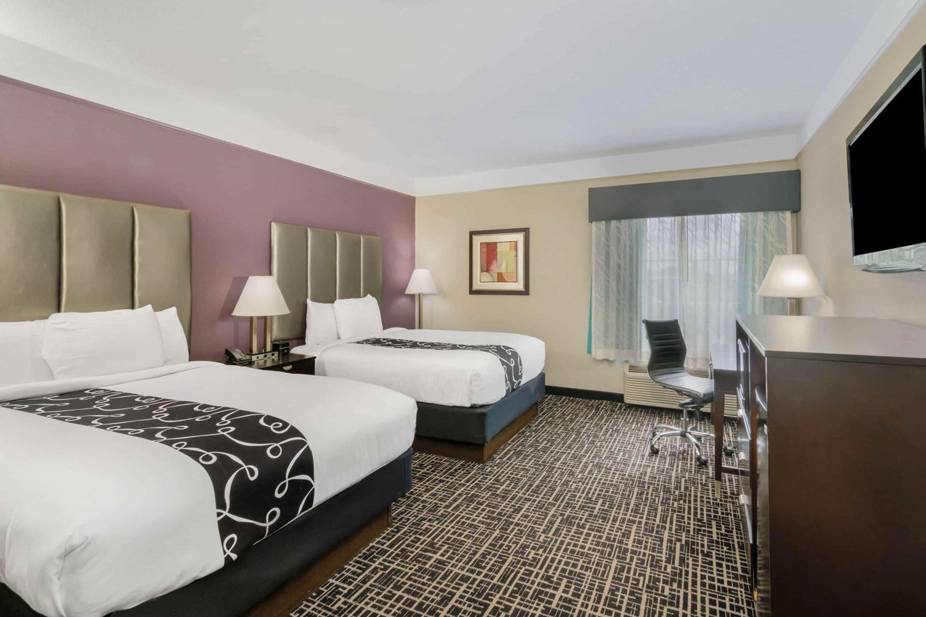 Queen Room with Two Queen Beds - Non-Smoking - Photo 1