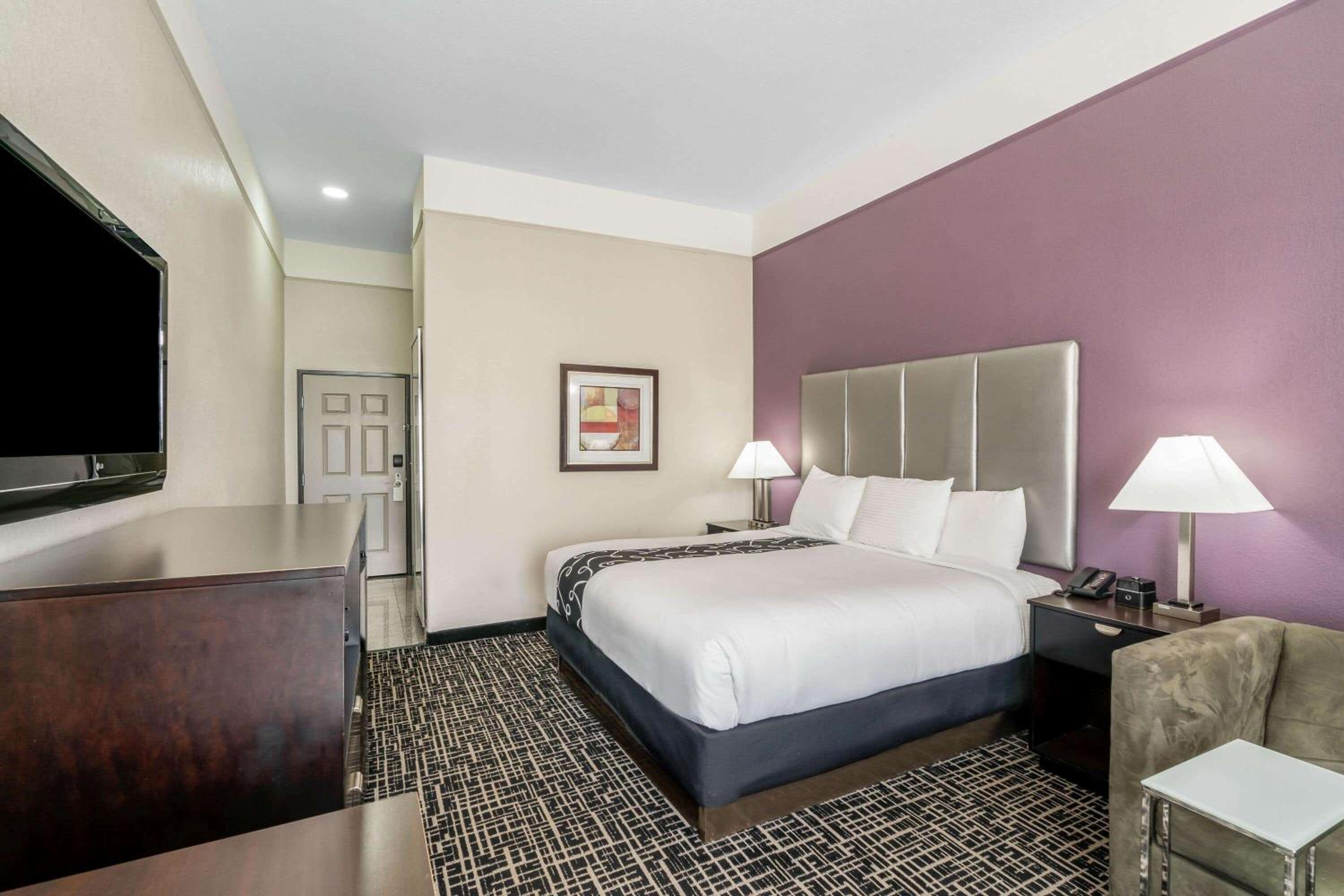 King Room - Non-Smoking - Photo 2