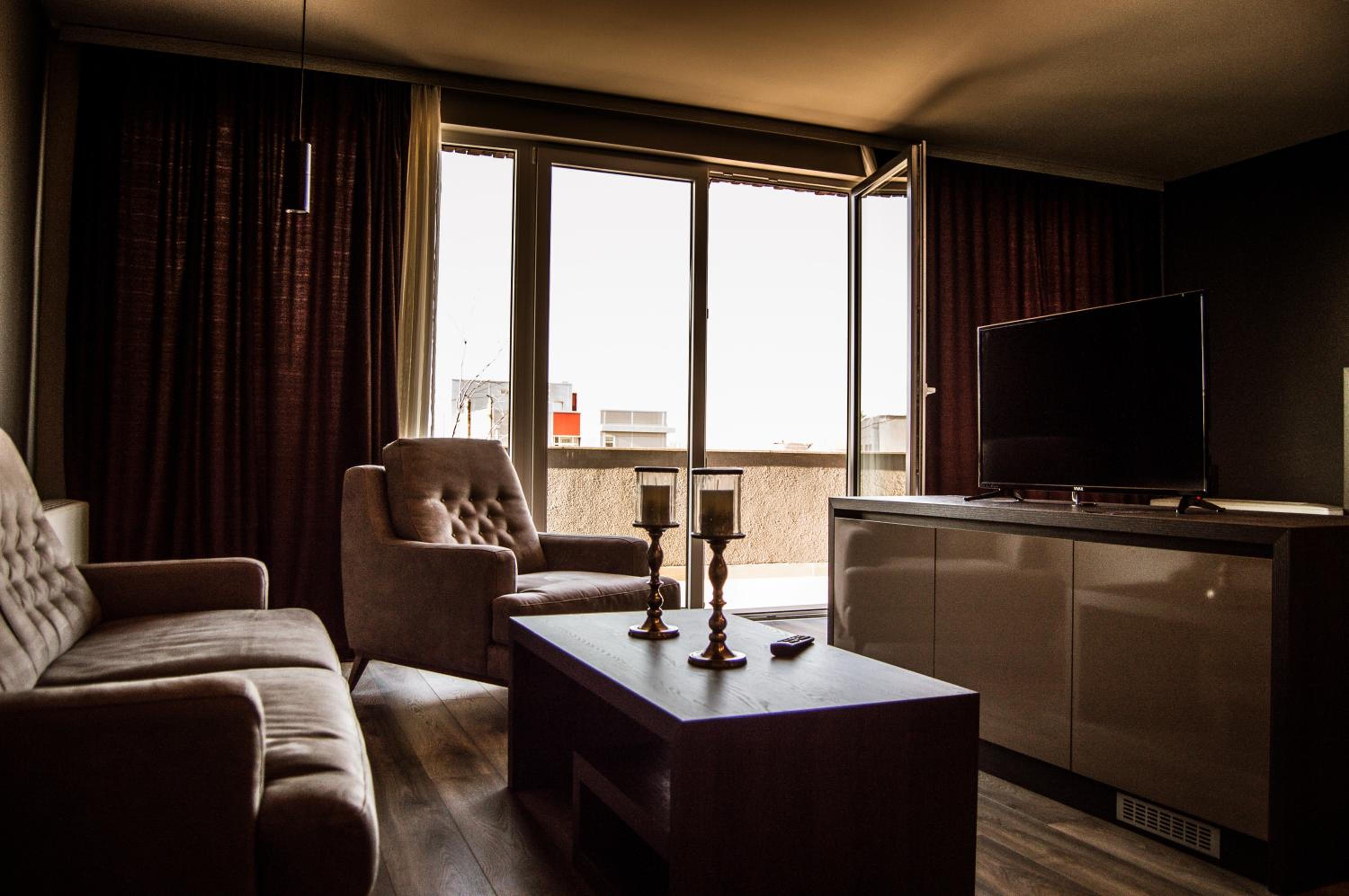 Apartment with Balcony - Photo 6
