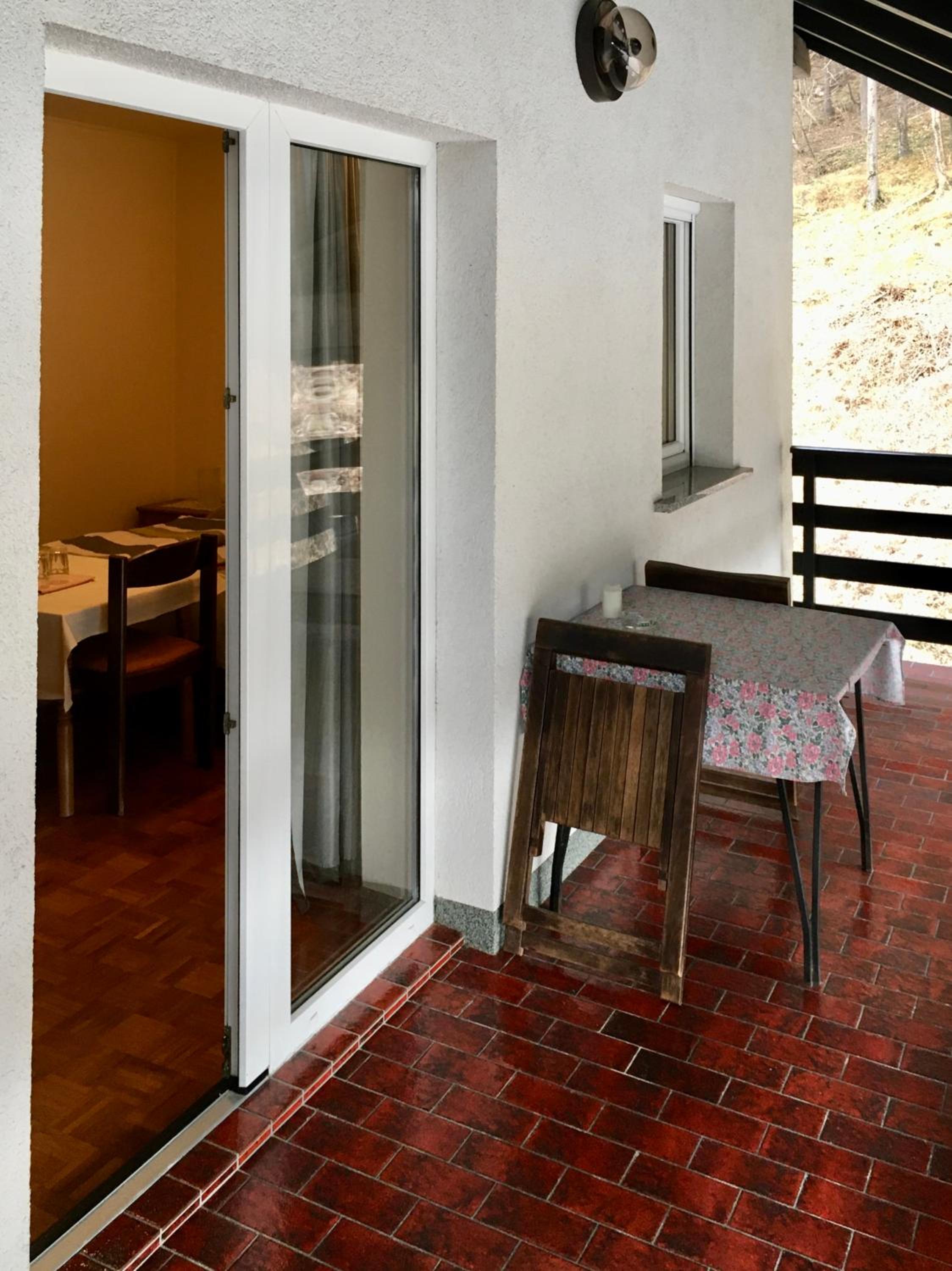 Double Room with Balcony - Photo 6